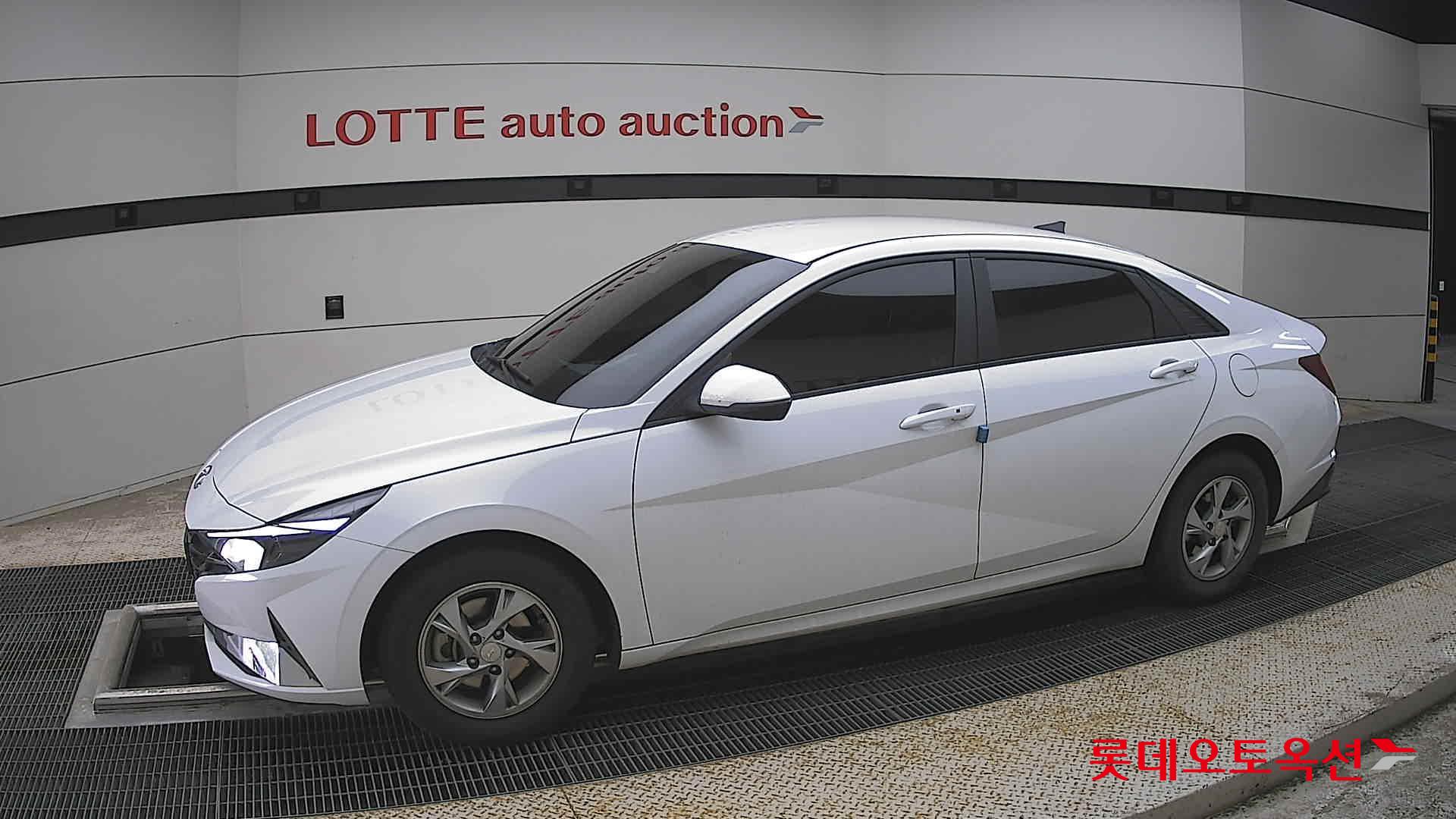 Hyundai Elantra - 12