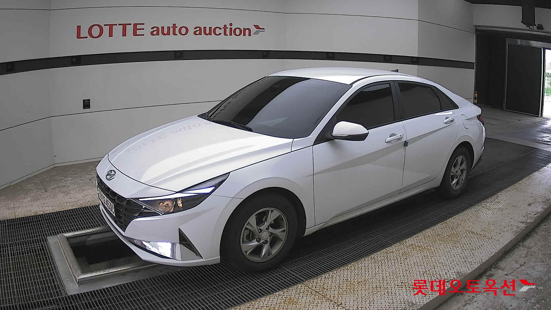 Hyundai Elantra - 11