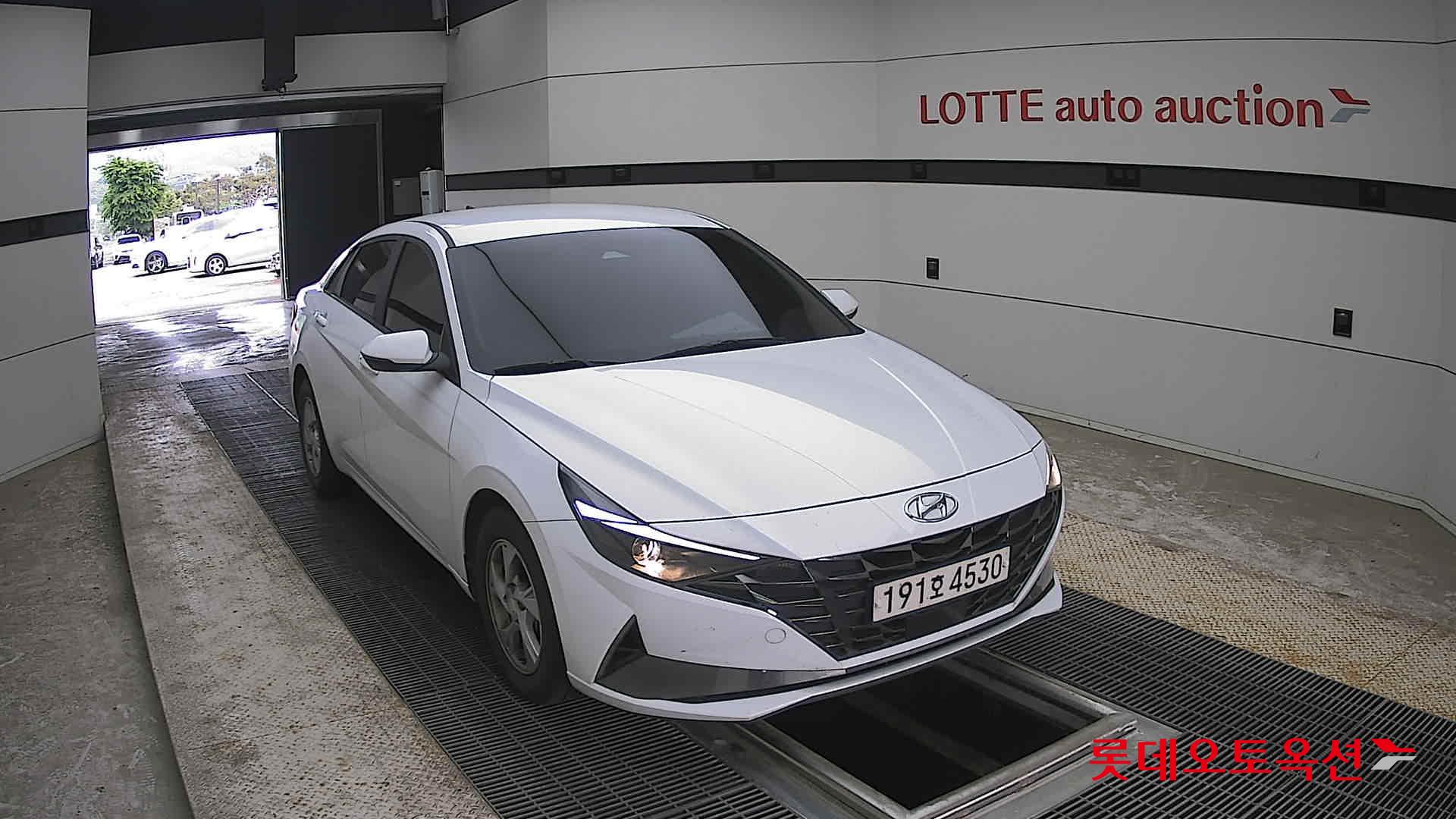 Hyundai Elantra - 24