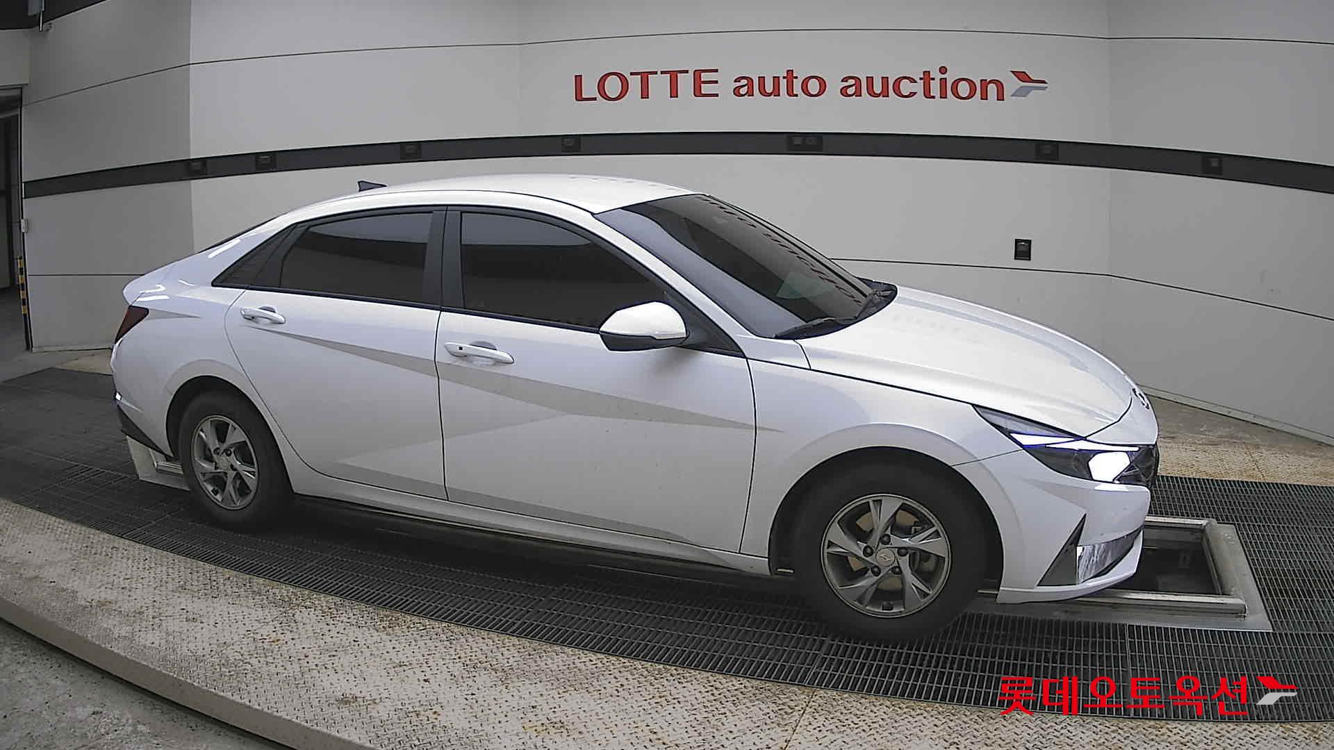 Hyundai Elantra - 22