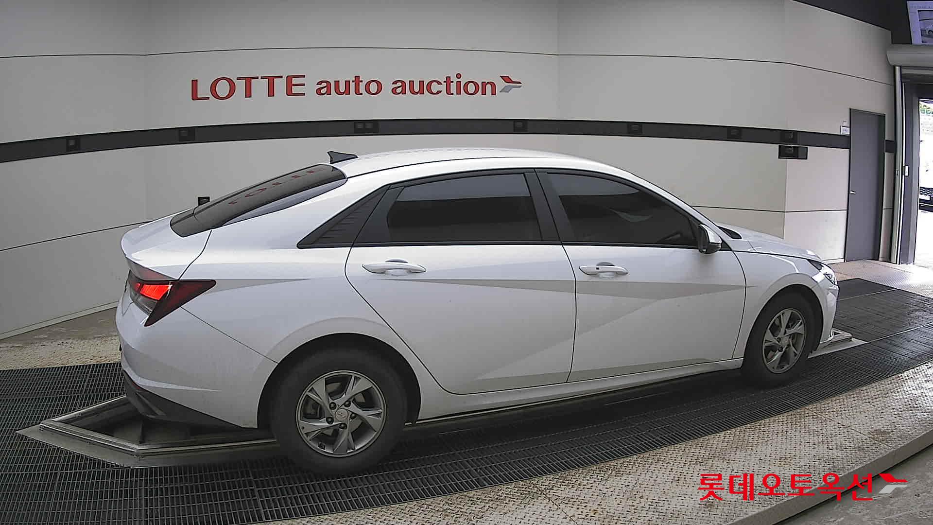 Hyundai Elantra - 20