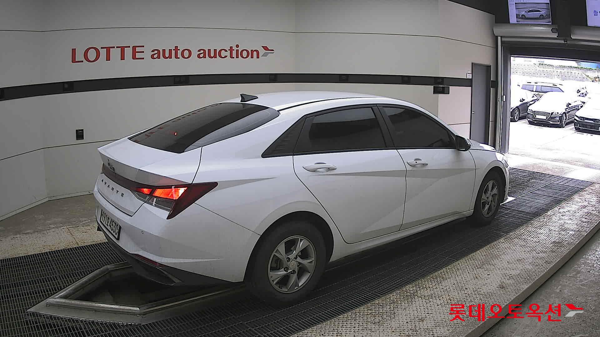 Hyundai Elantra - 19