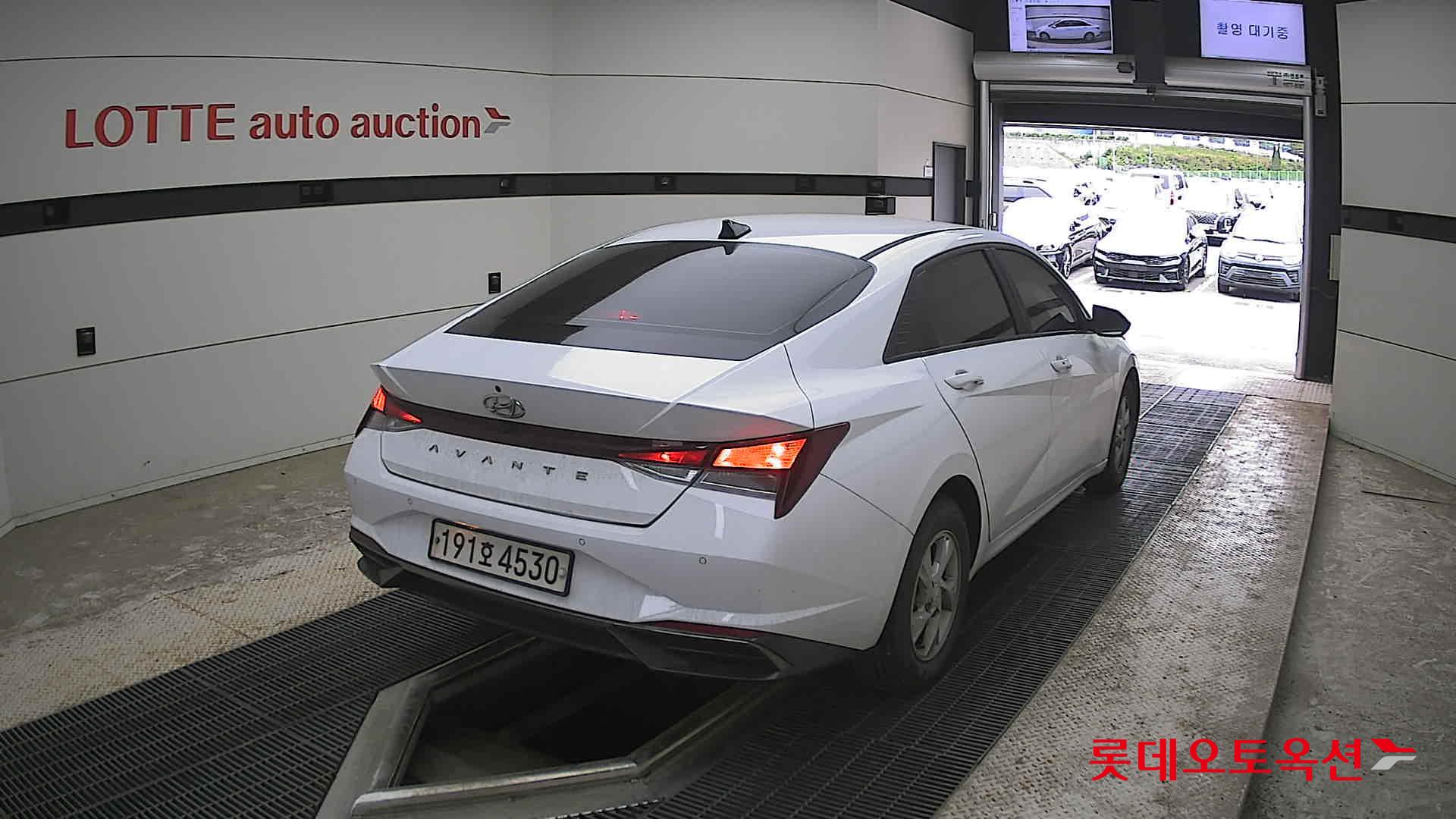 Hyundai Elantra - 18