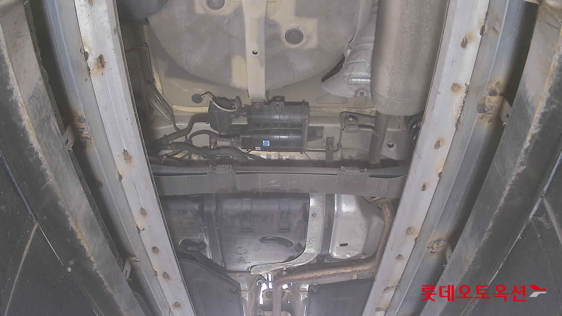 Hyundai Elantra - 2