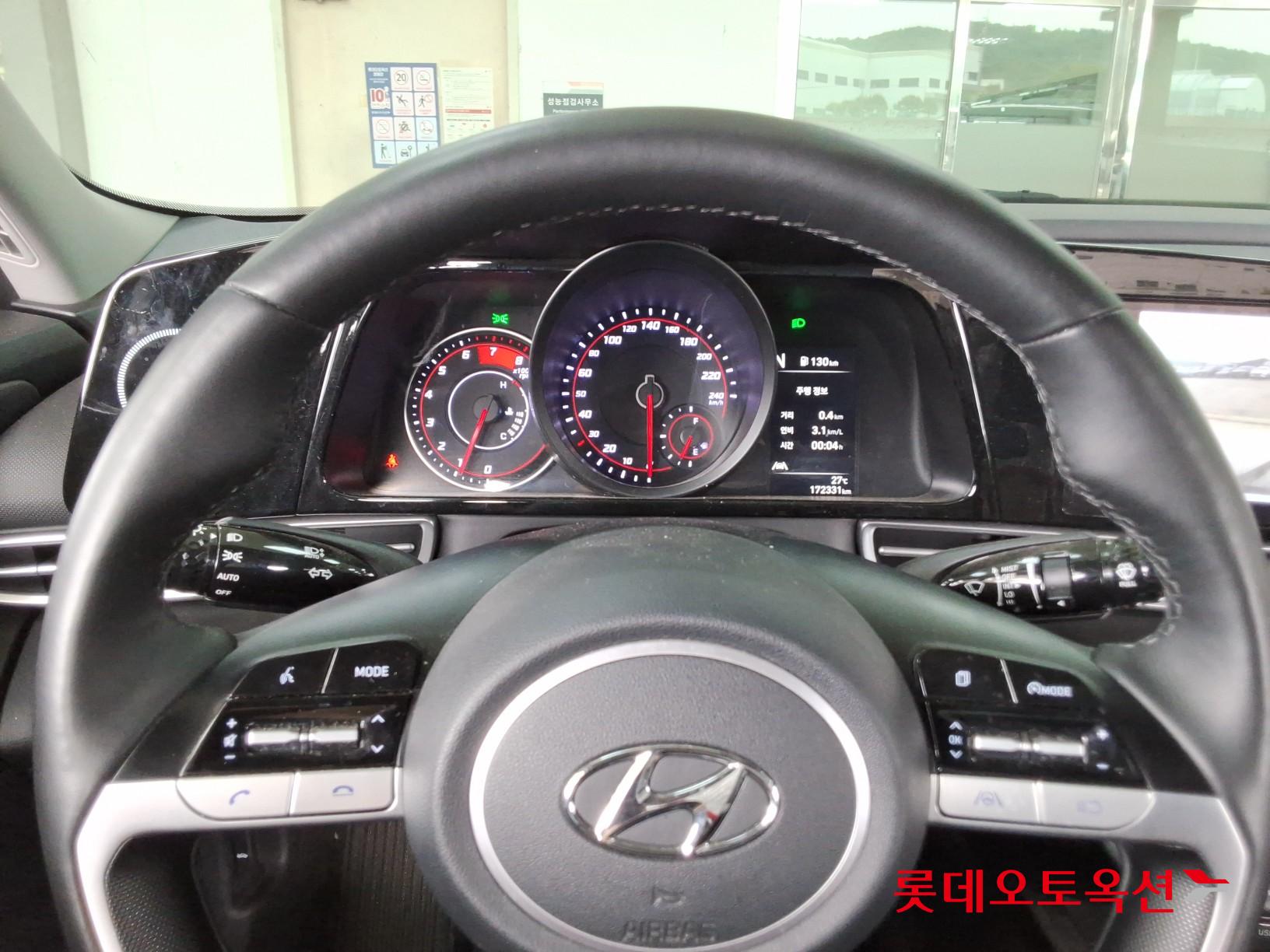 Hyundai Elantra - 30