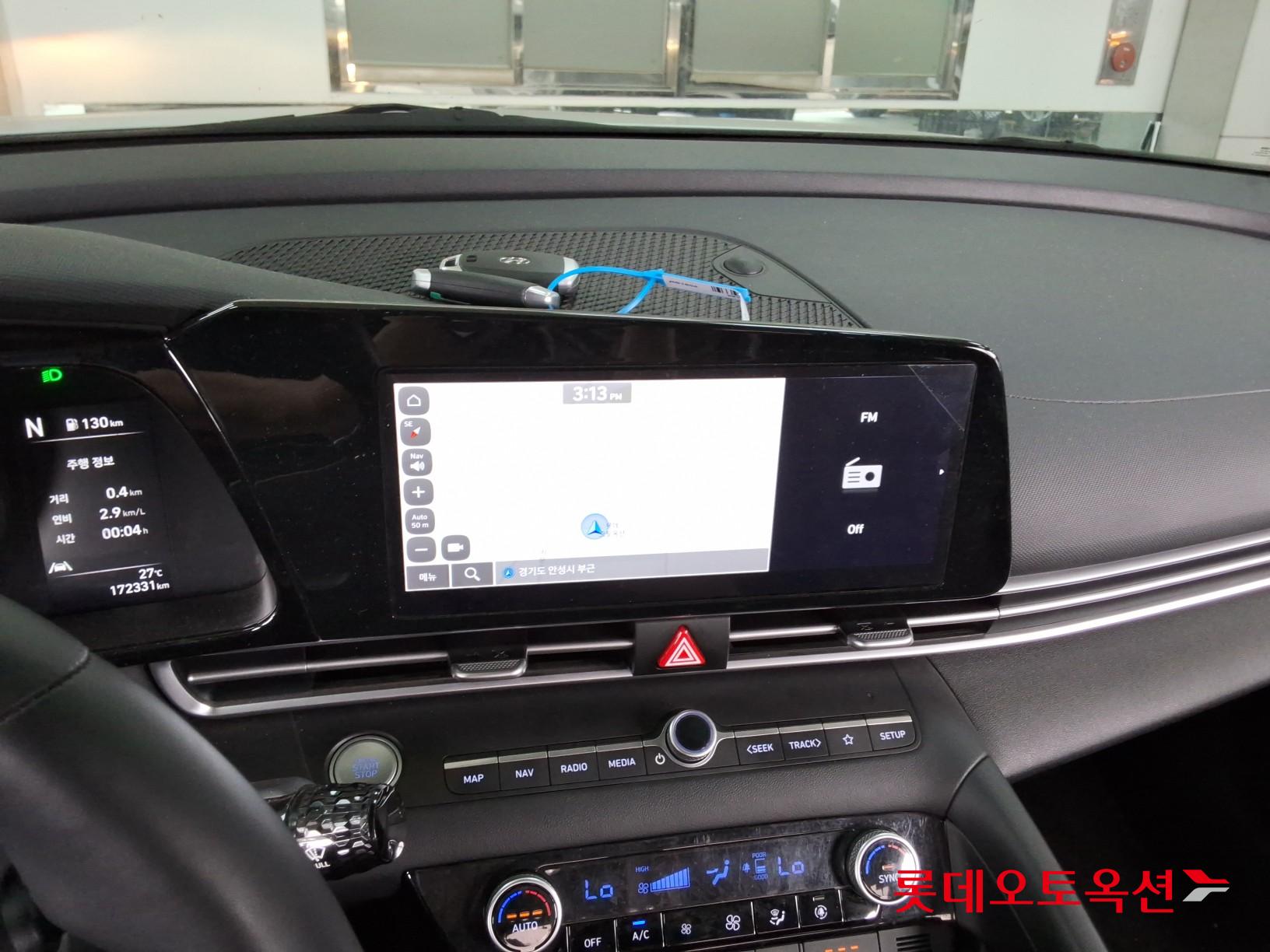 Hyundai Elantra - 32