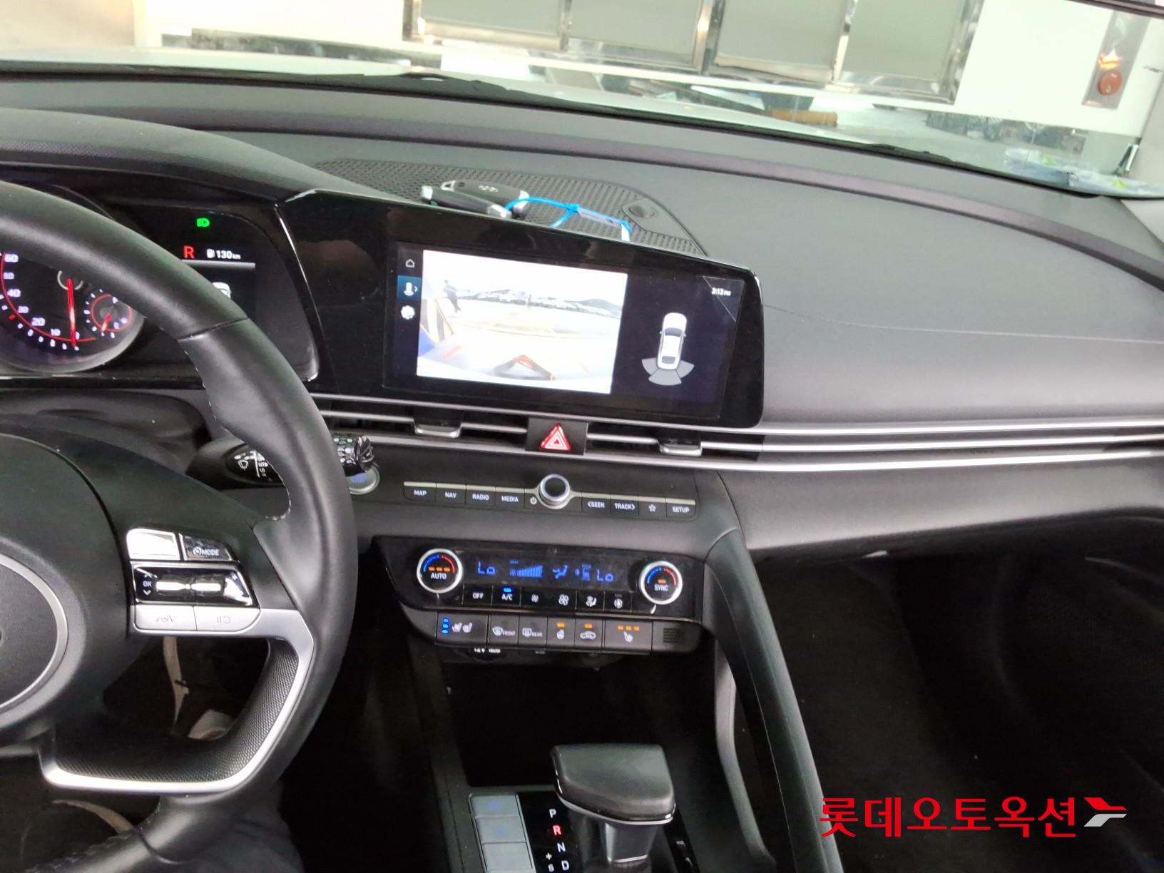 Hyundai Elantra - 33