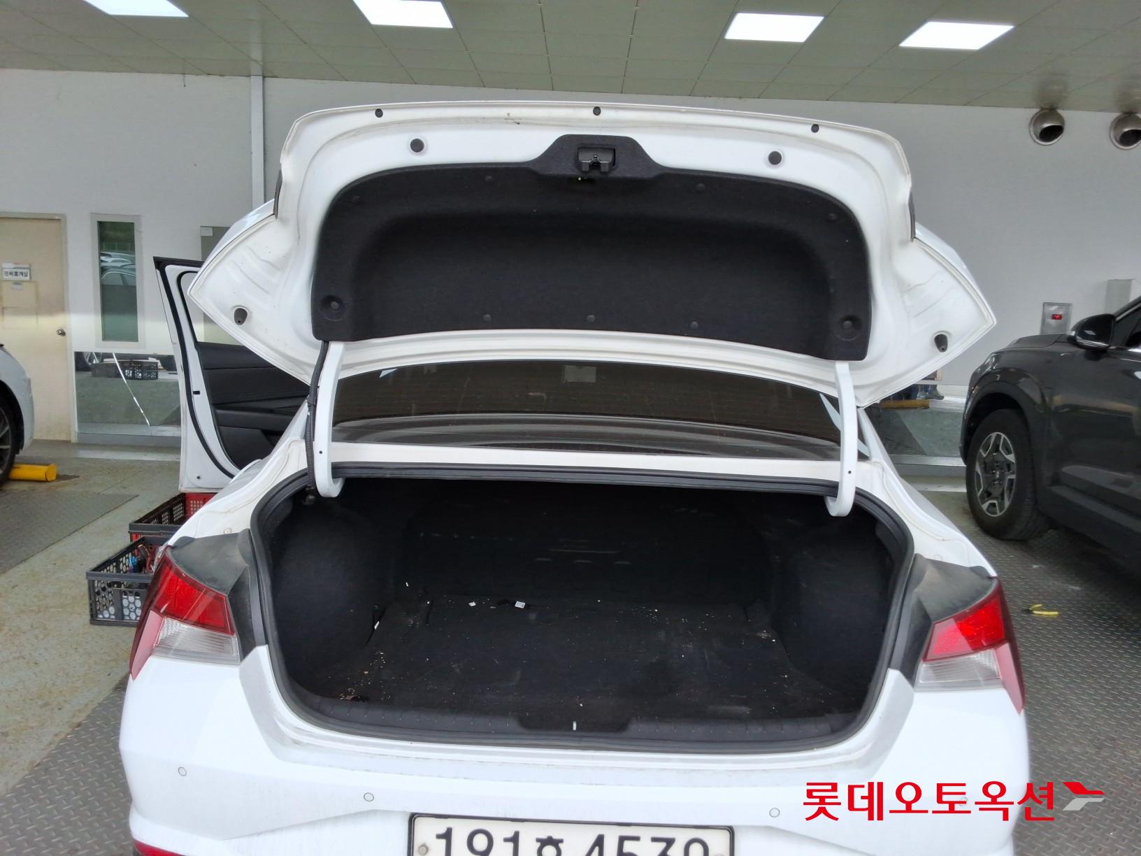 Hyundai Elantra - 9