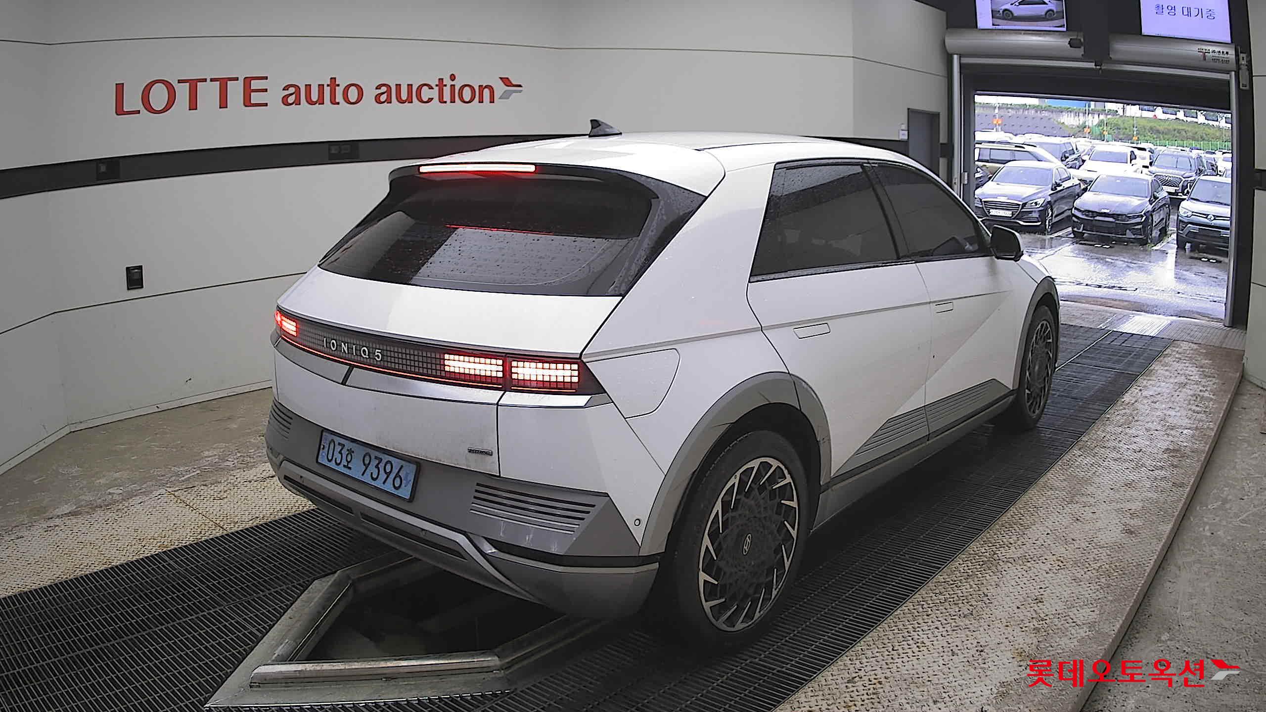Hyundai Ioniq 5 - 5