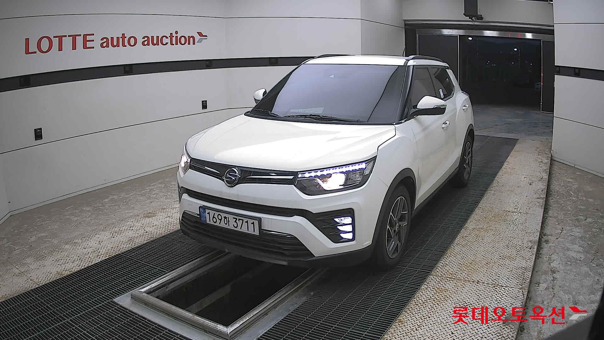 KG Mobility Tivoli - 10