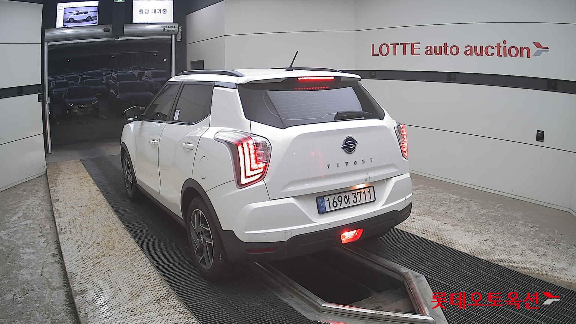 KG Mobility Tivoli - 16