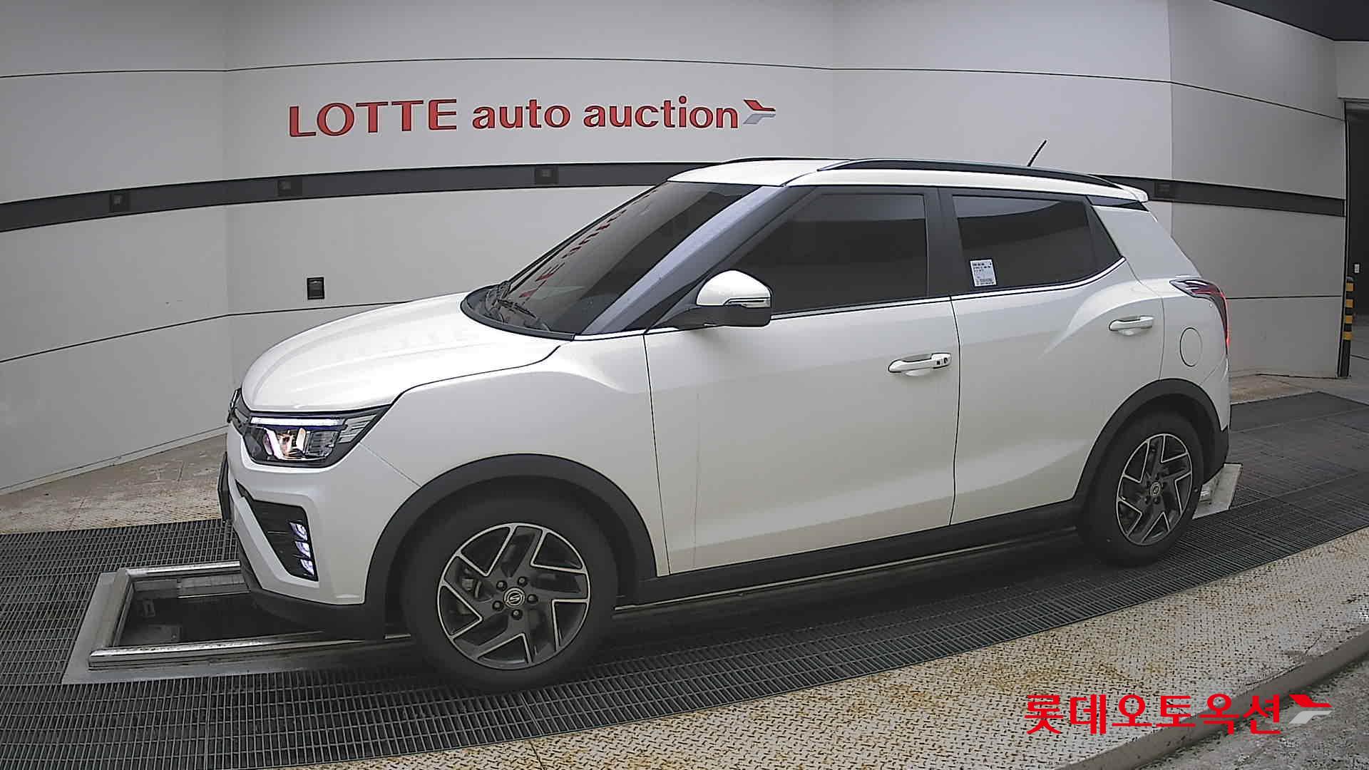 KG Mobility Tivoli - 12
