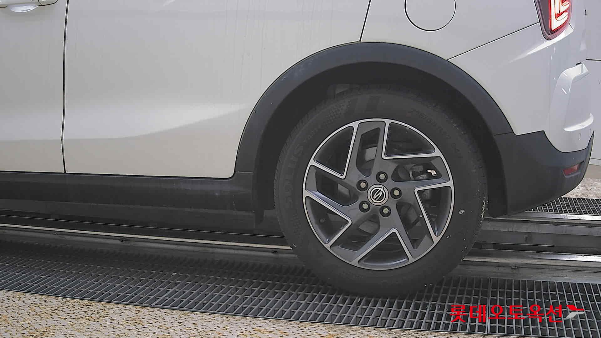 KG Mobility Tivoli - 26