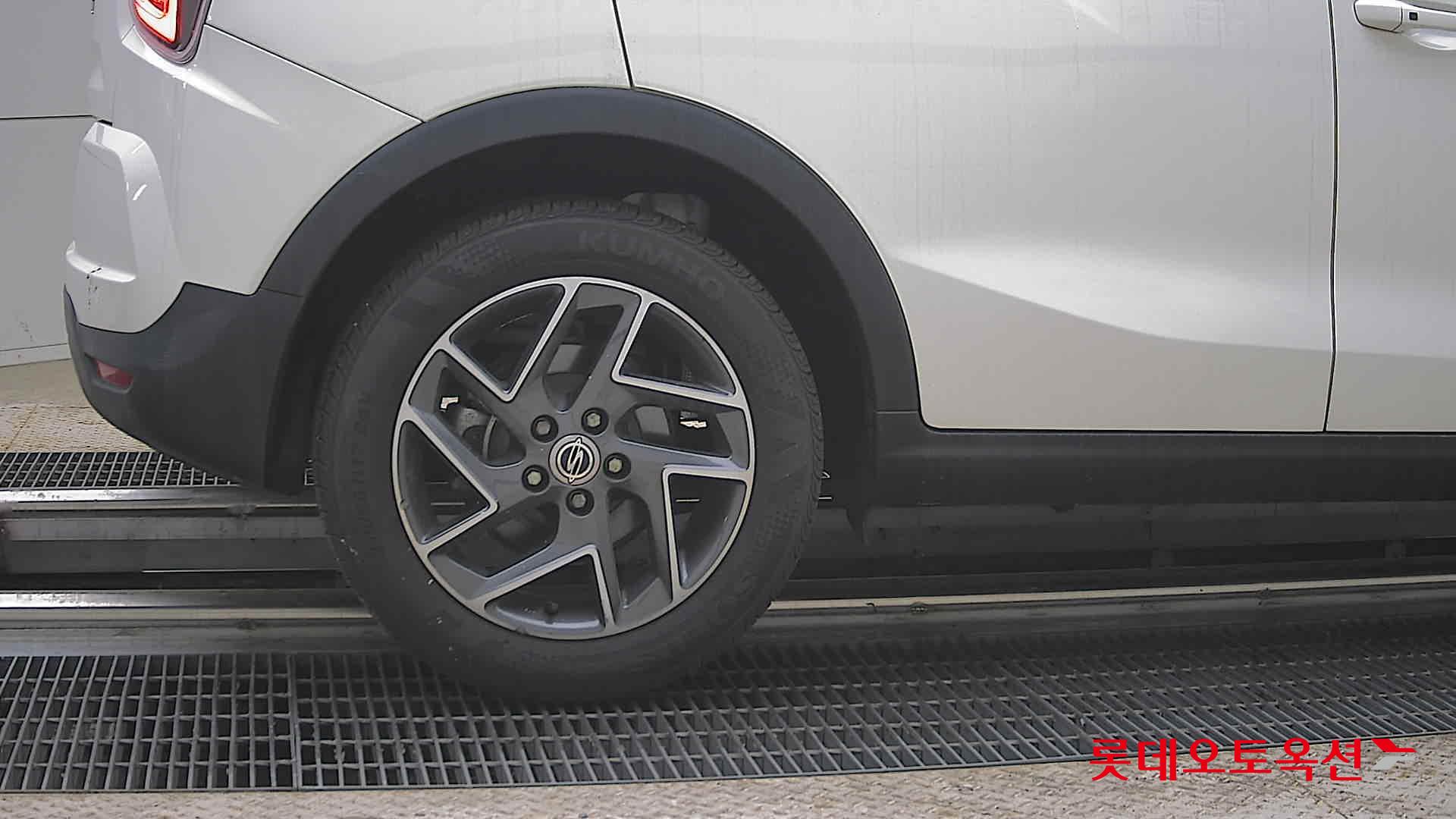 KG Mobility Tivoli - 28