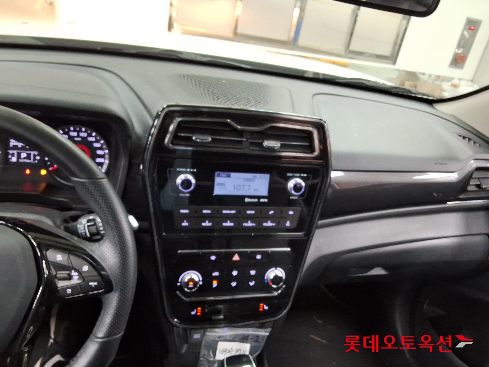 KG Mobility Tivoli - 33