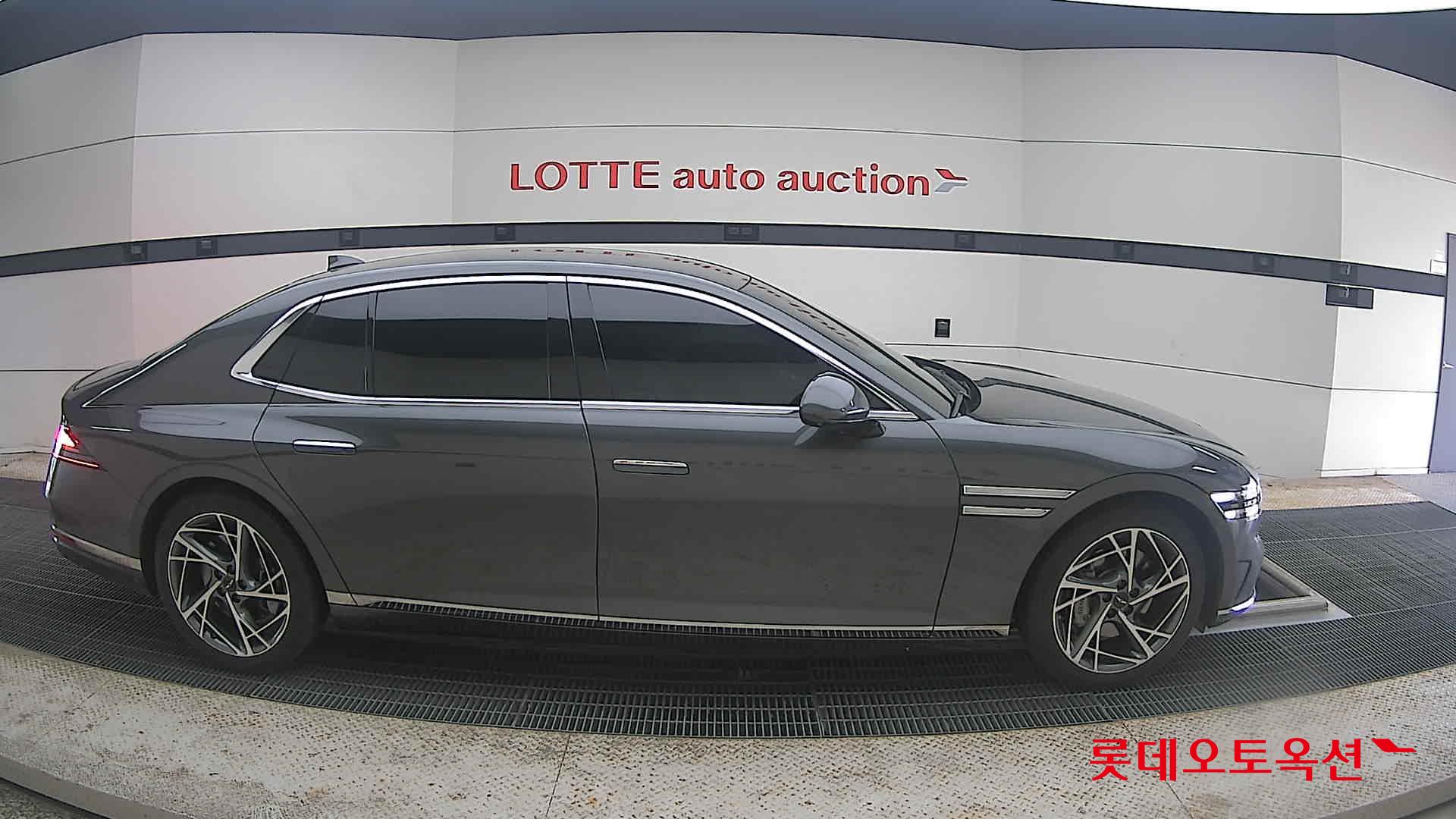 2022 - genesis g90