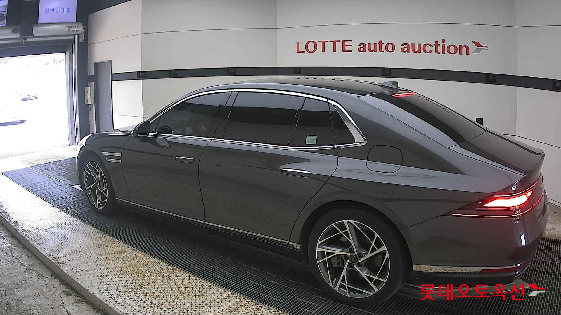 2022 - genesis g90