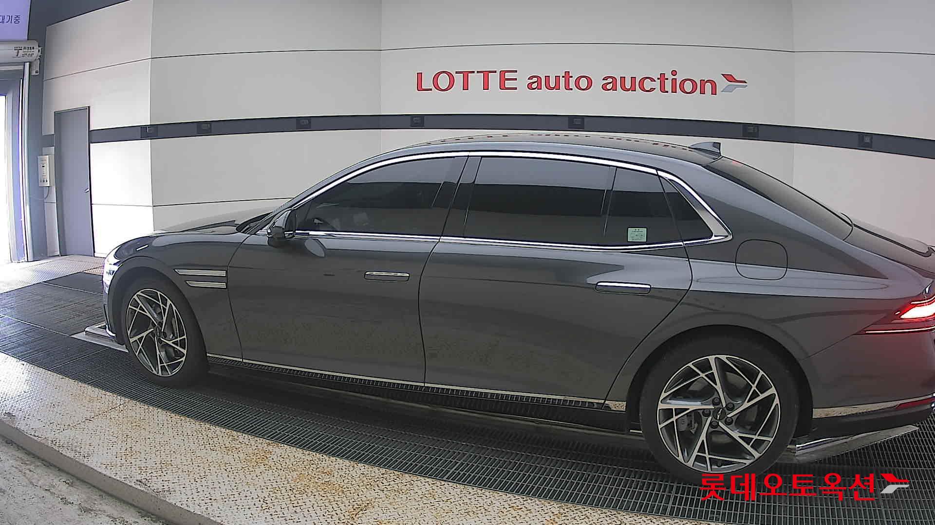 2022 - genesis g90