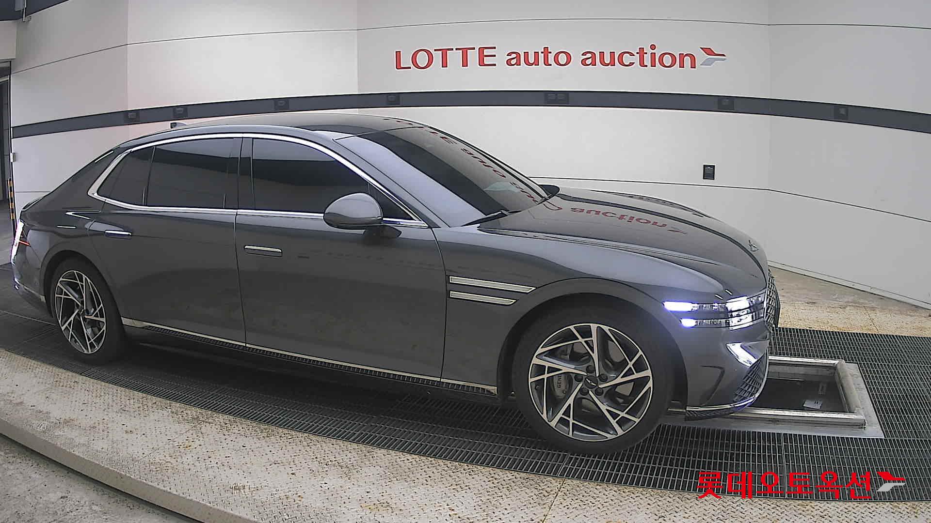 2022 - genesis g90