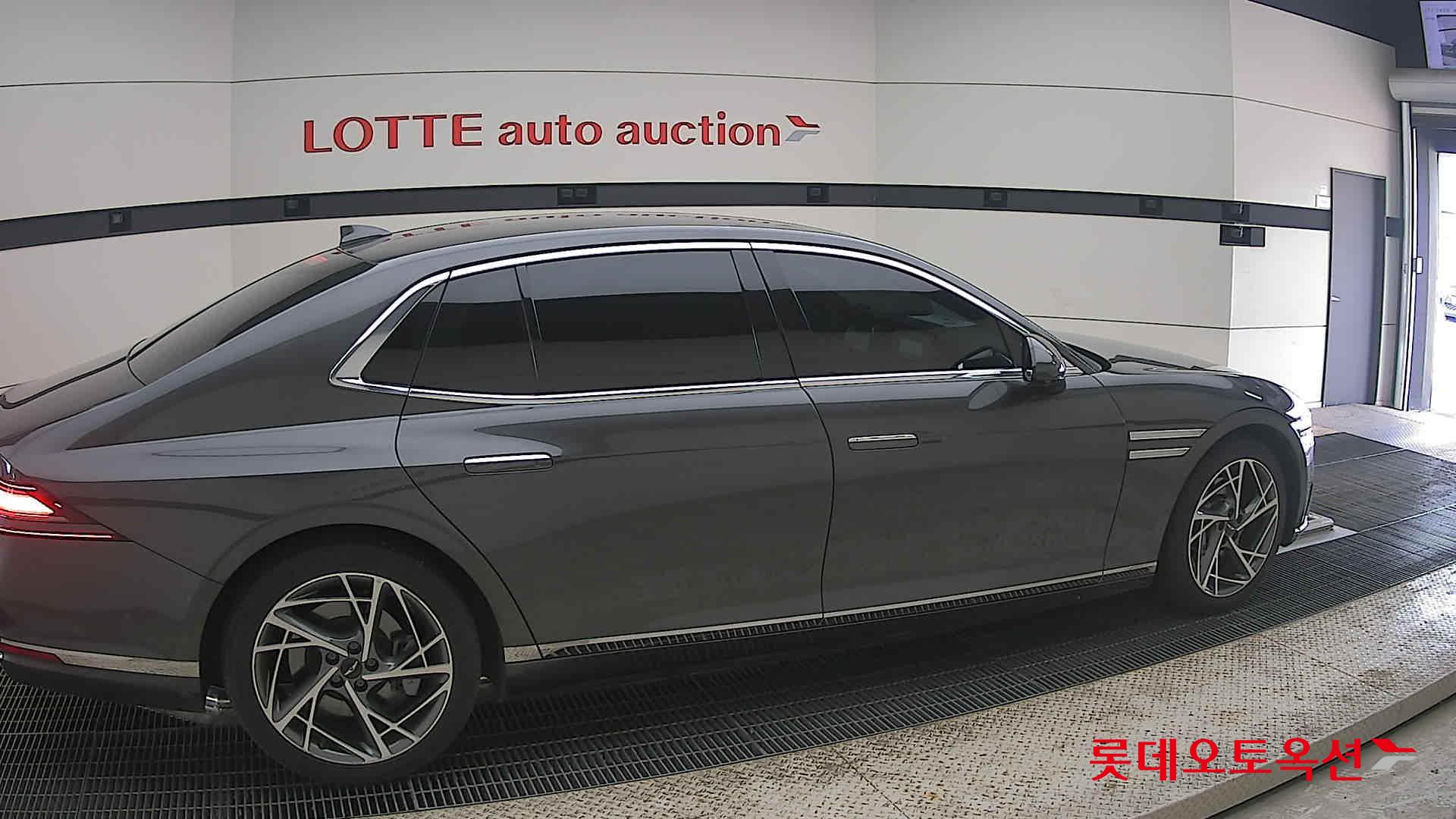 2022 - genesis g90
