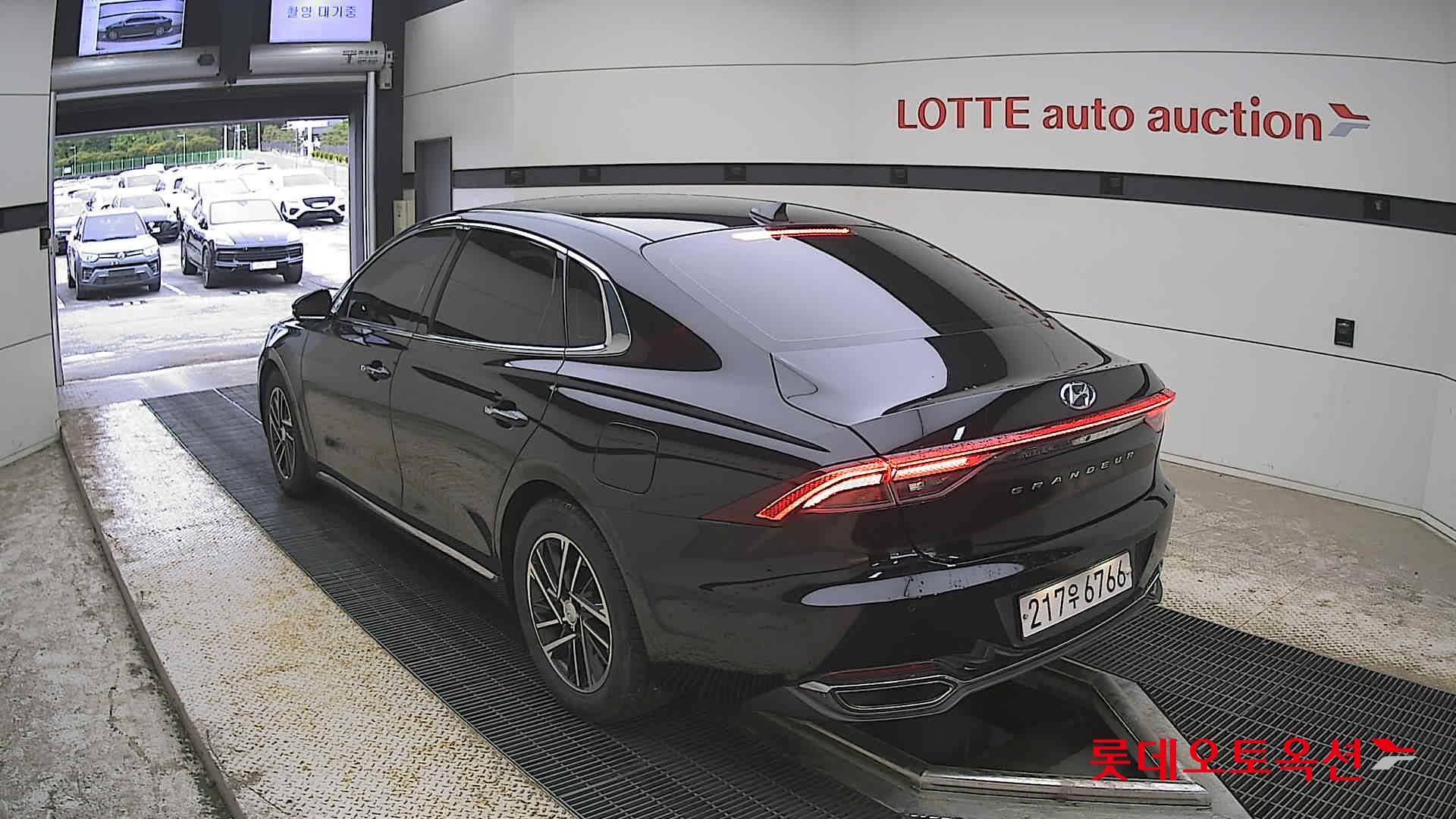 Hyundai Grandeur - 4