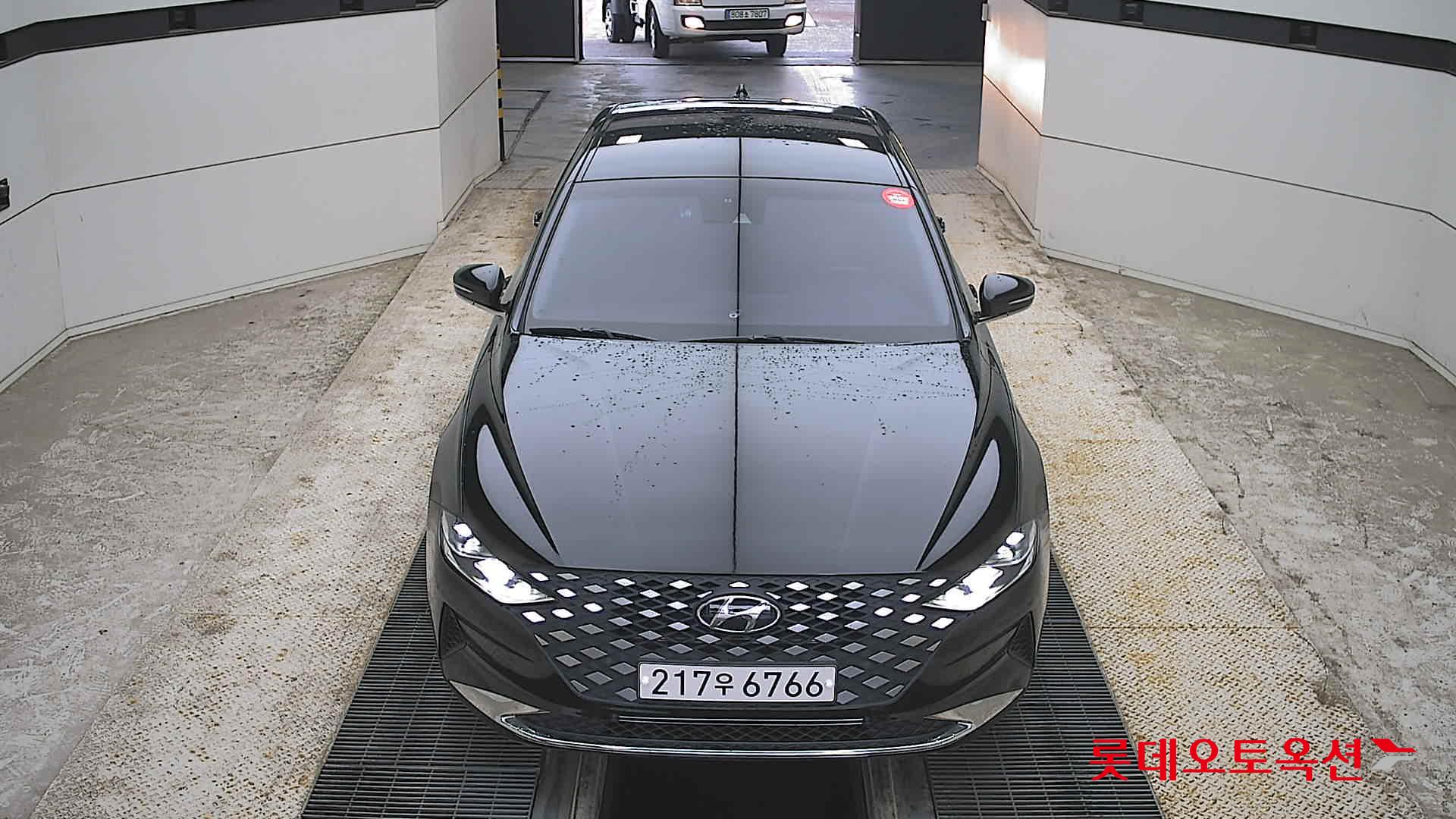 Hyundai Grandeur - 1