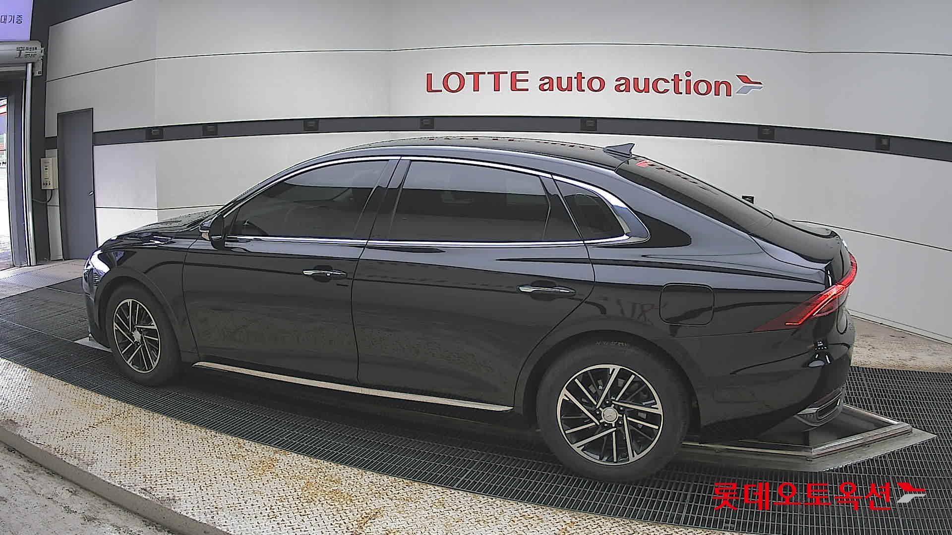 Hyundai Grandeur - 14