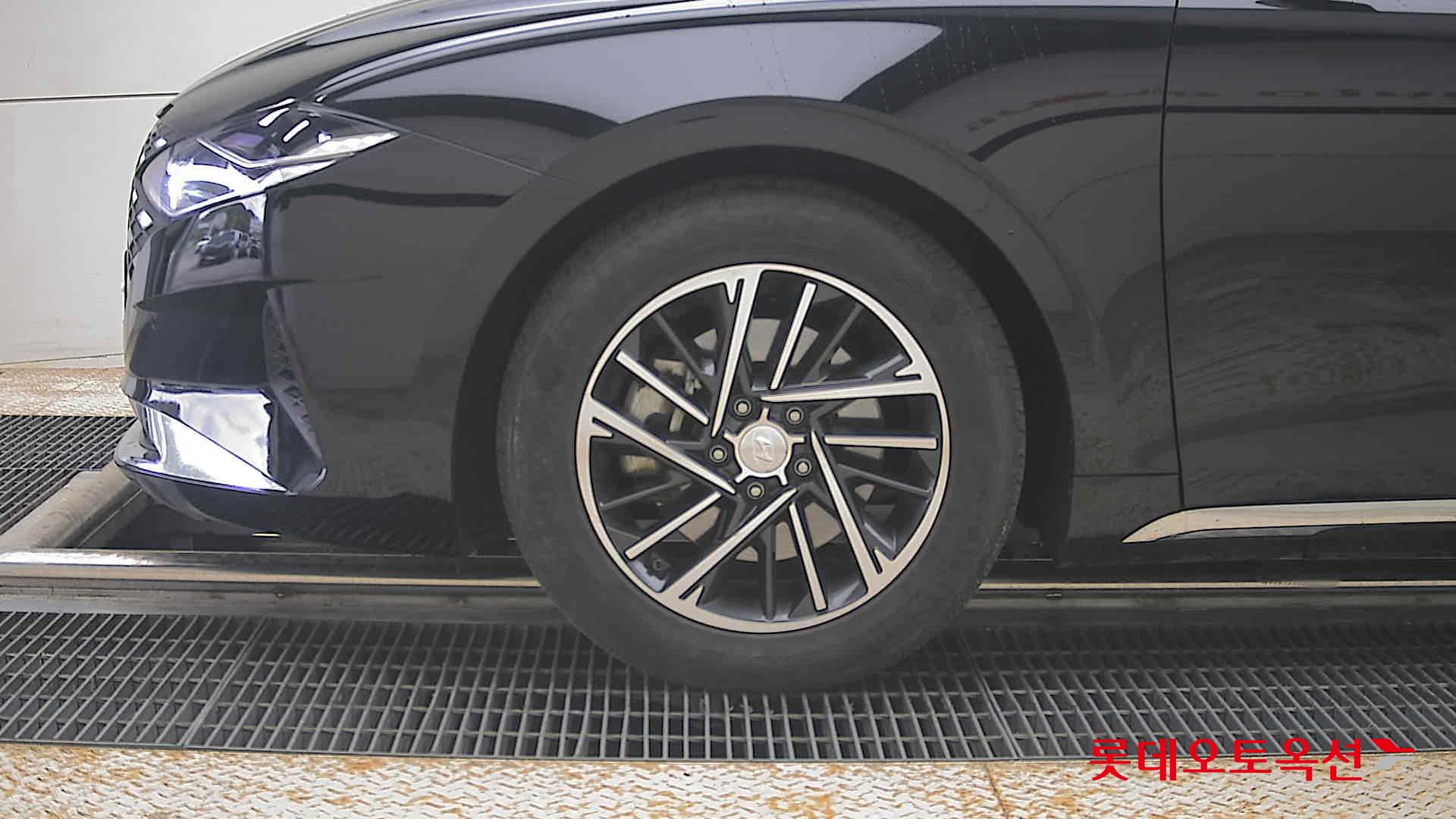 Hyundai Grandeur - 25