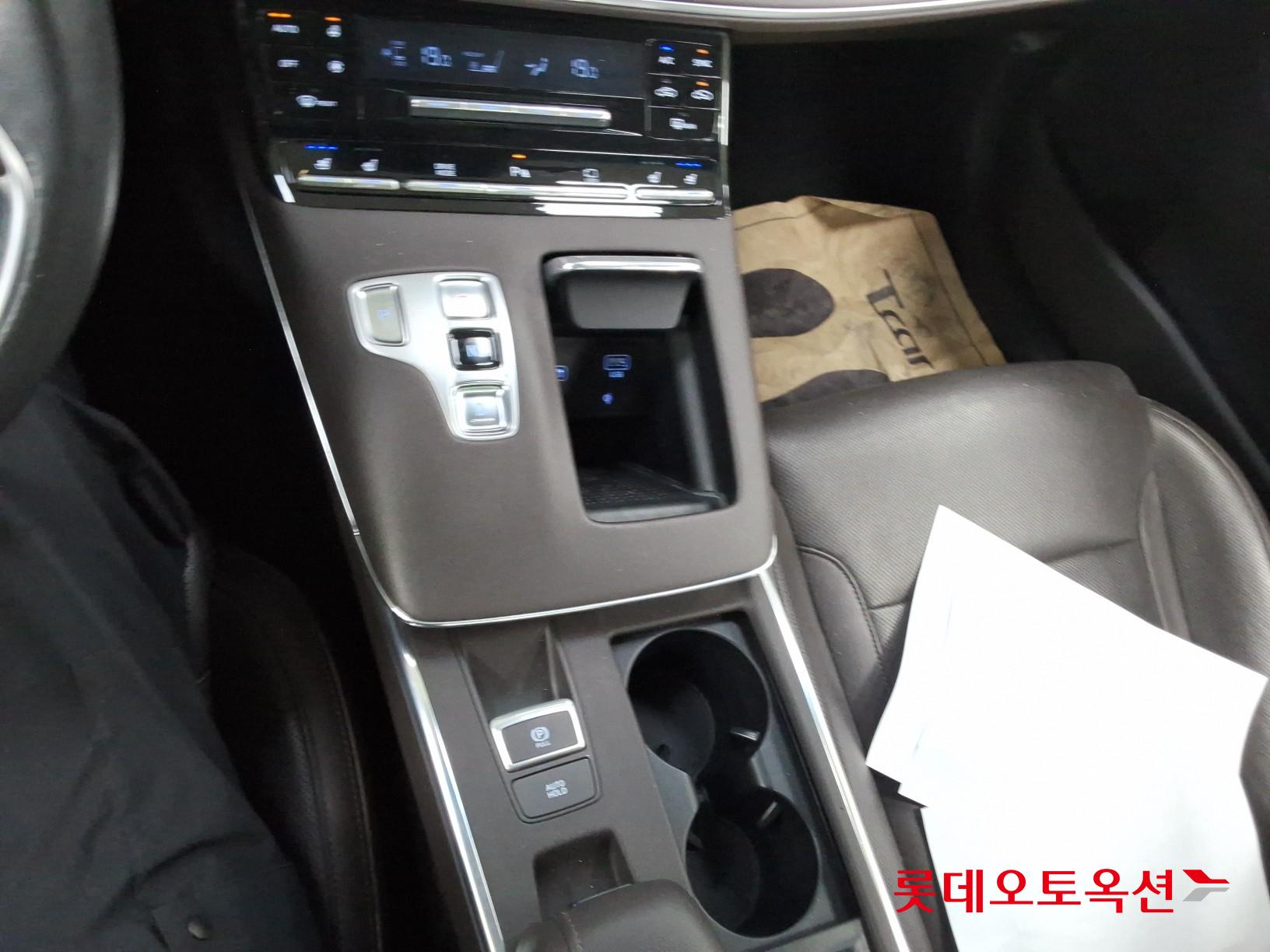 Hyundai Grandeur - 34