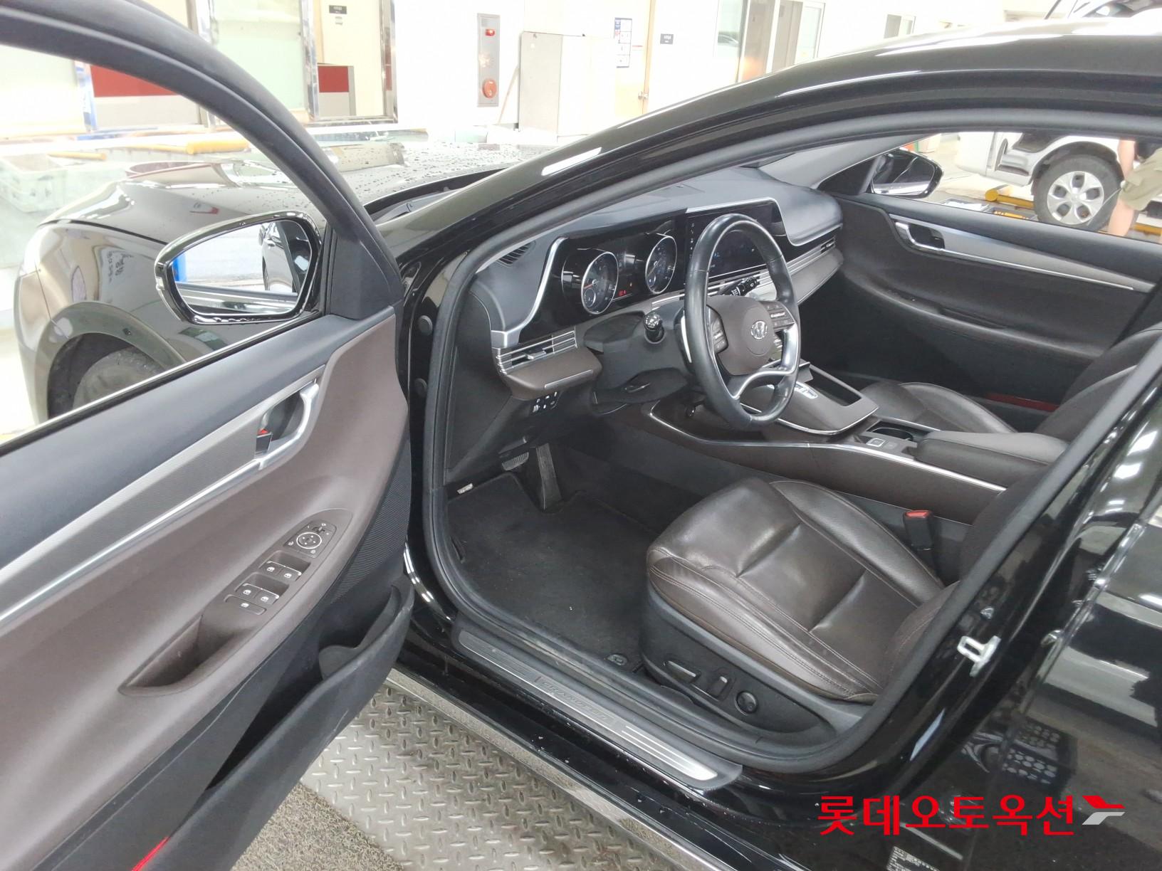 Hyundai Grandeur - 35