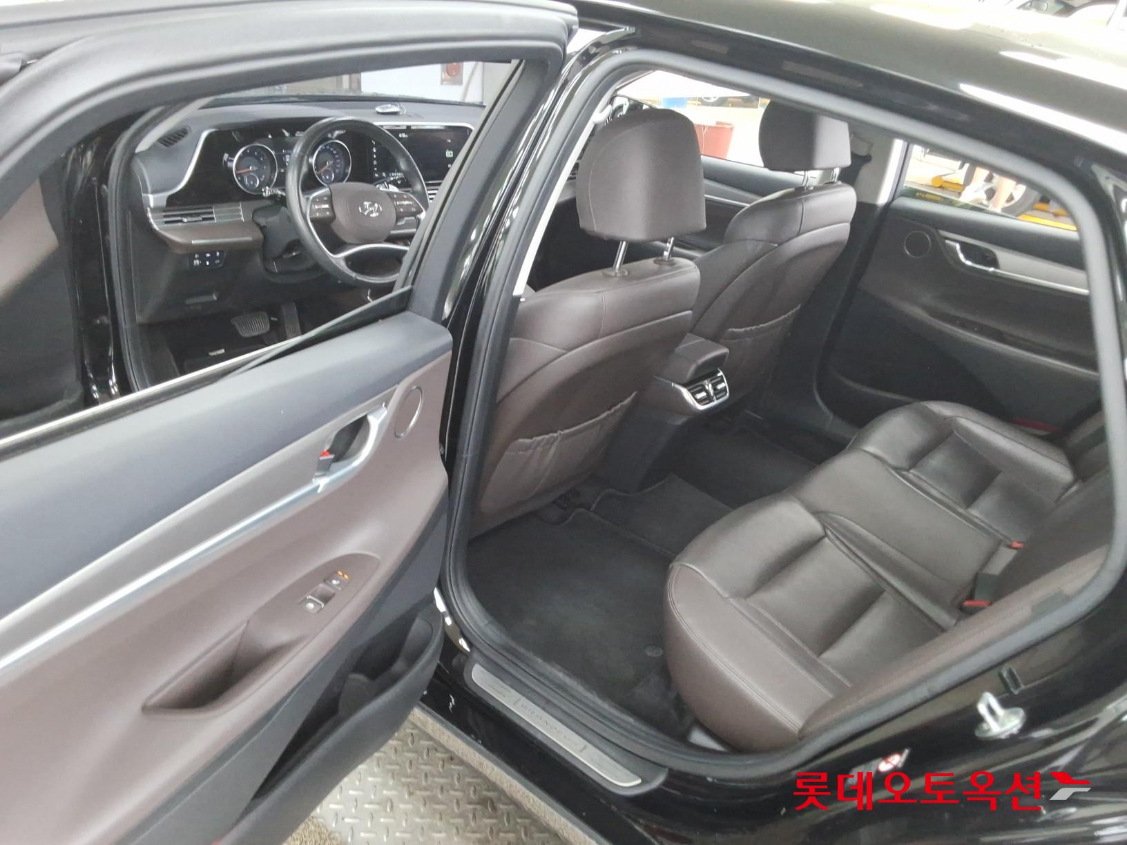 Hyundai Grandeur - 37