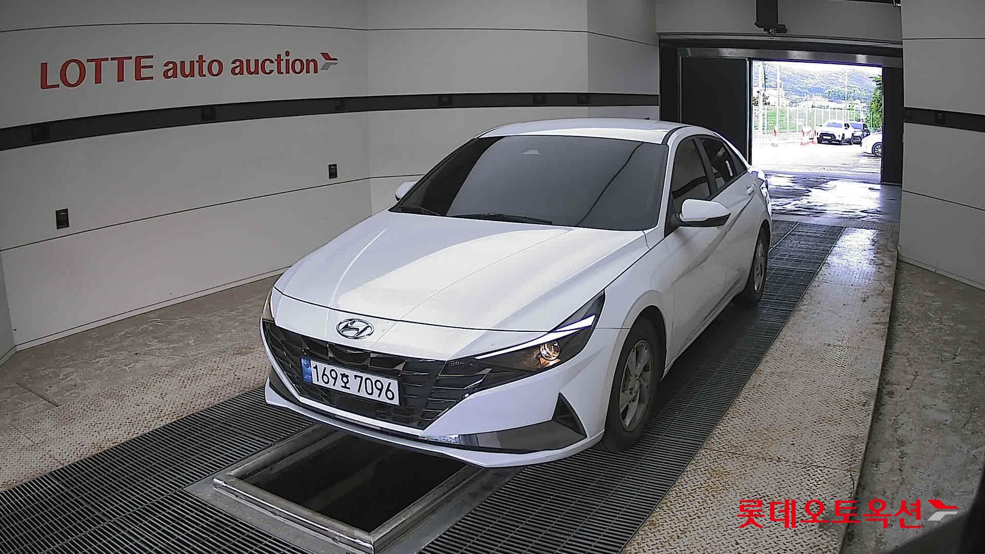 Hyundai Elantra - 10