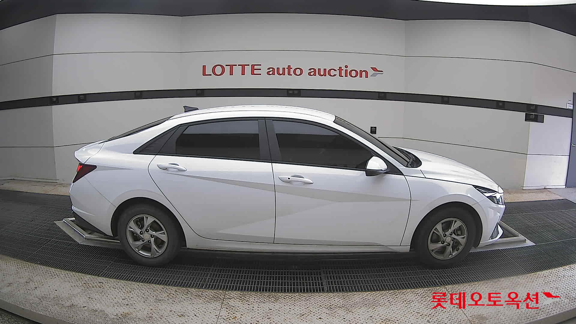 Hyundai Elantra - 21