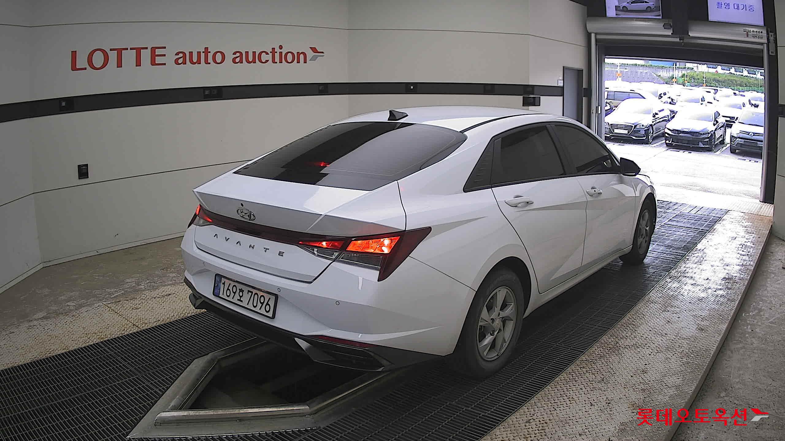 Hyundai Elantra - 5