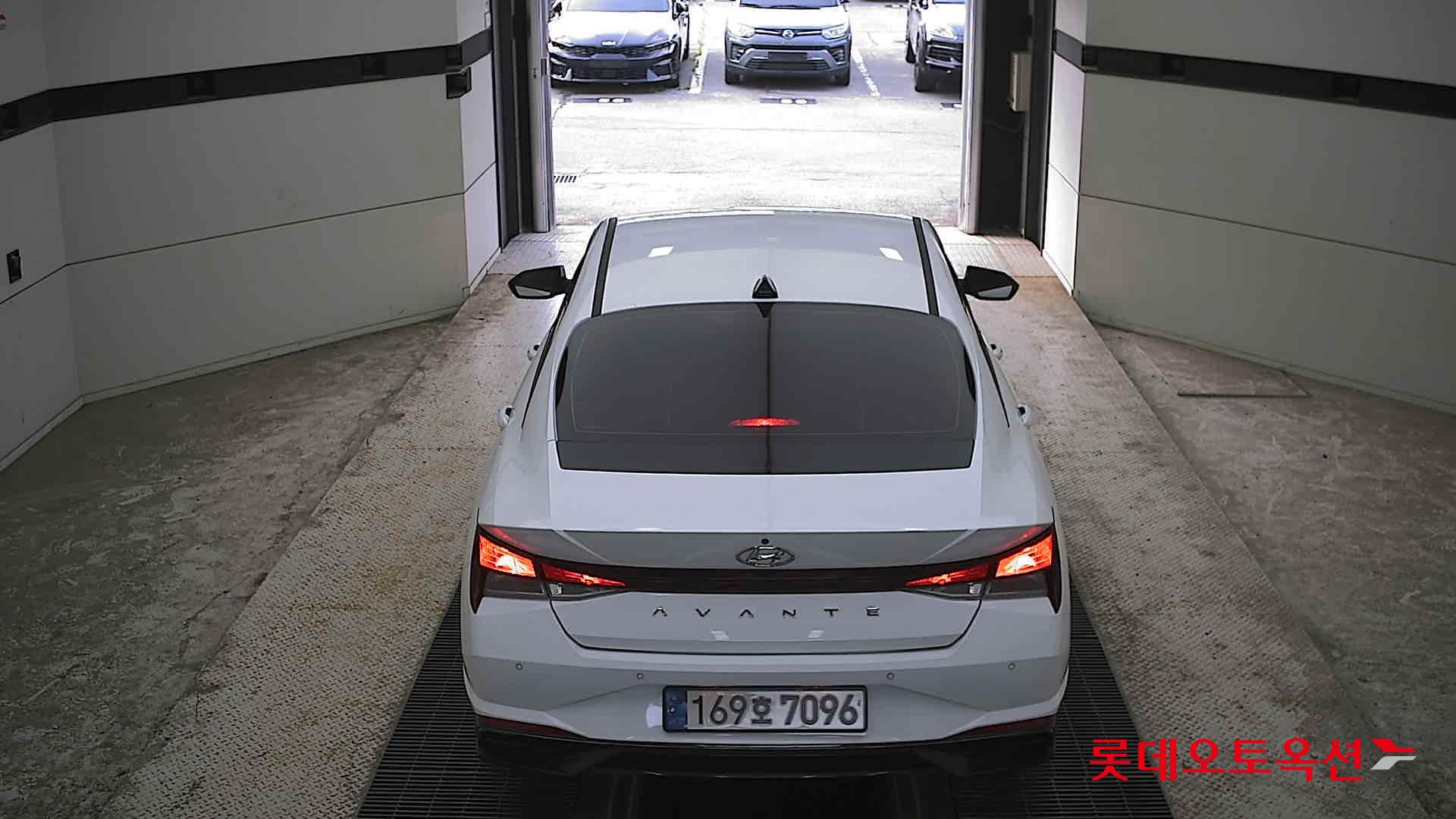 Hyundai Elantra - 17