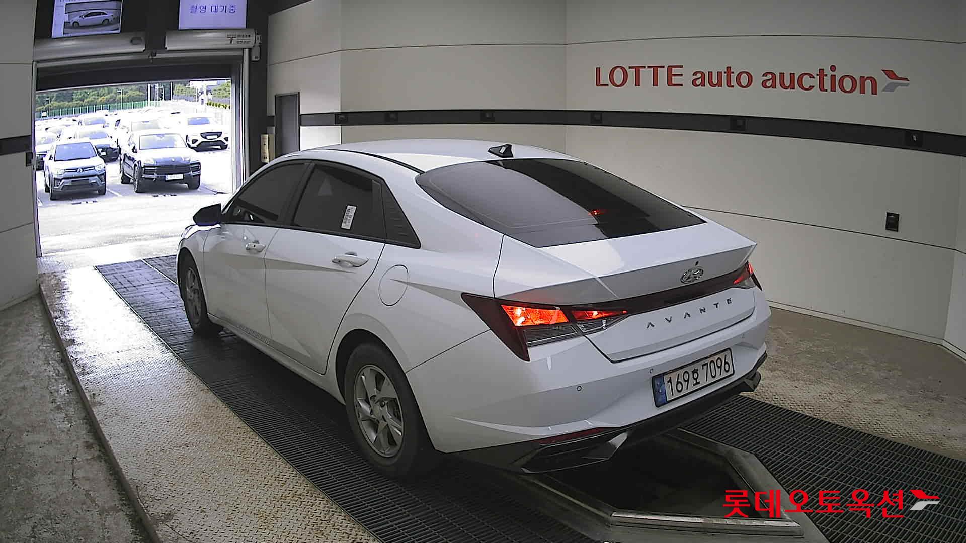 Hyundai Elantra - 4