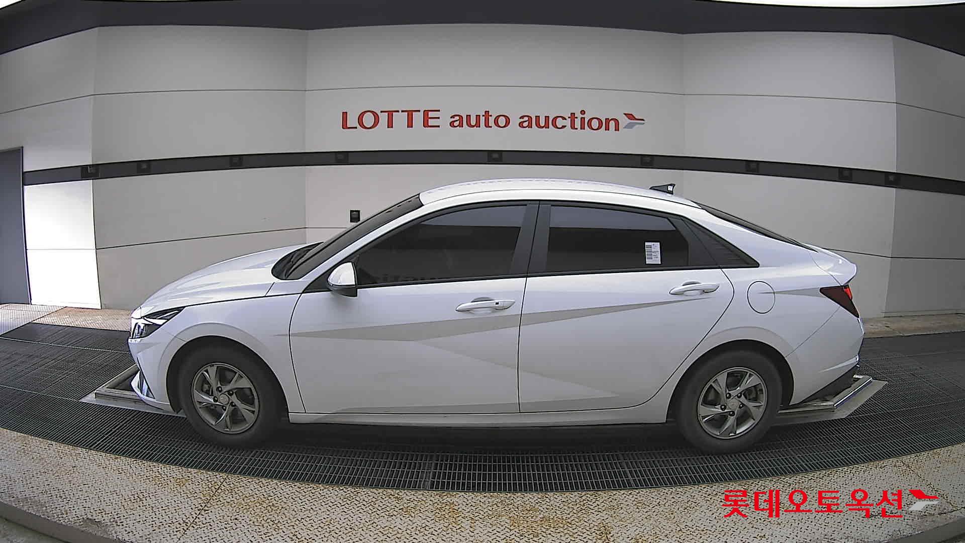 Hyundai Elantra - 13