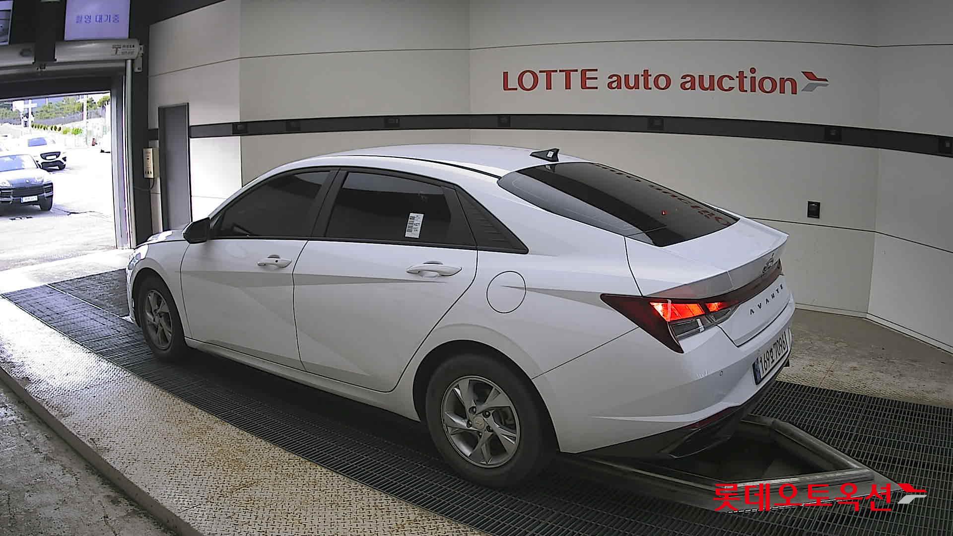 Hyundai Elantra - 15