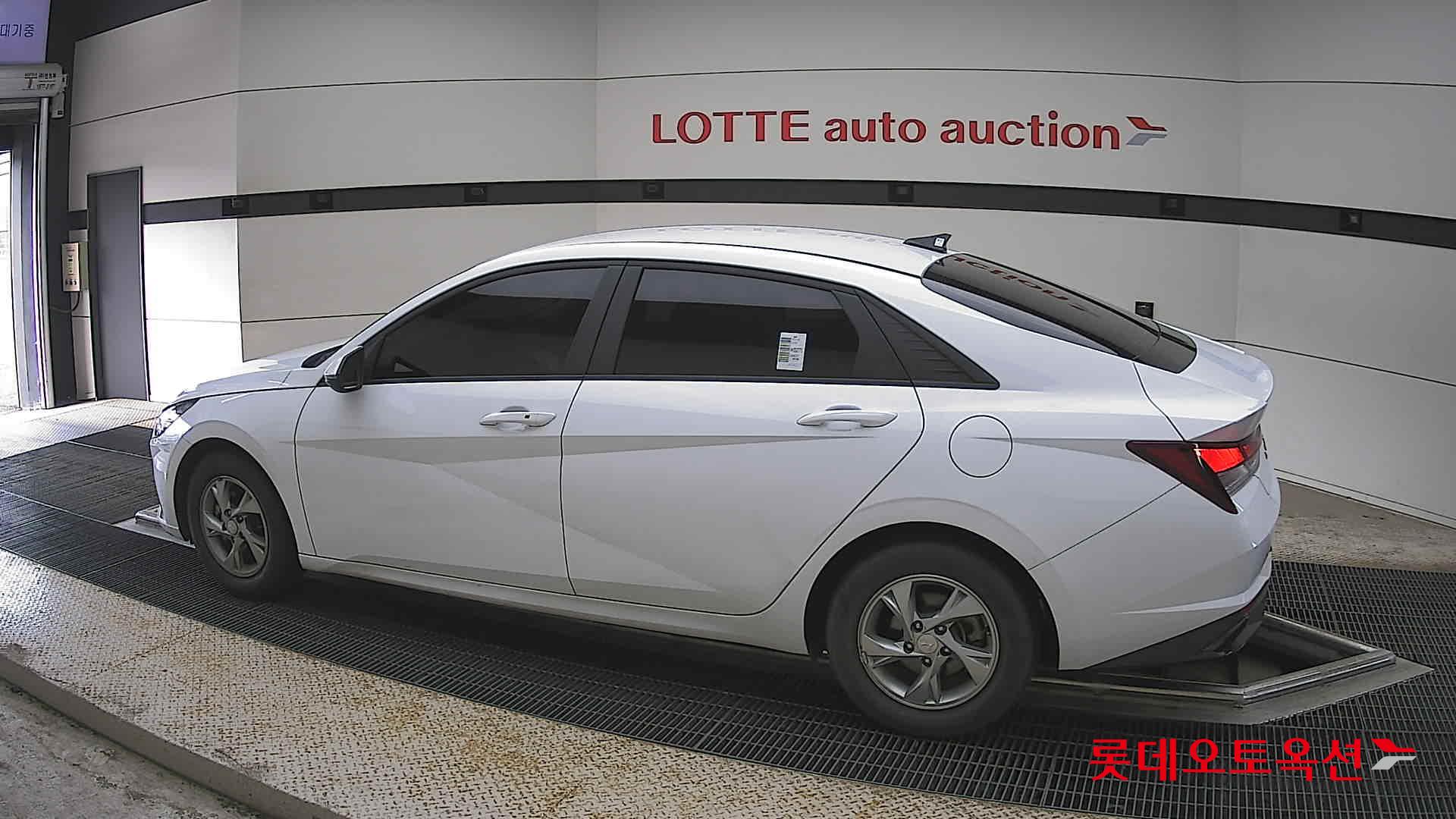 Hyundai Elantra - 14