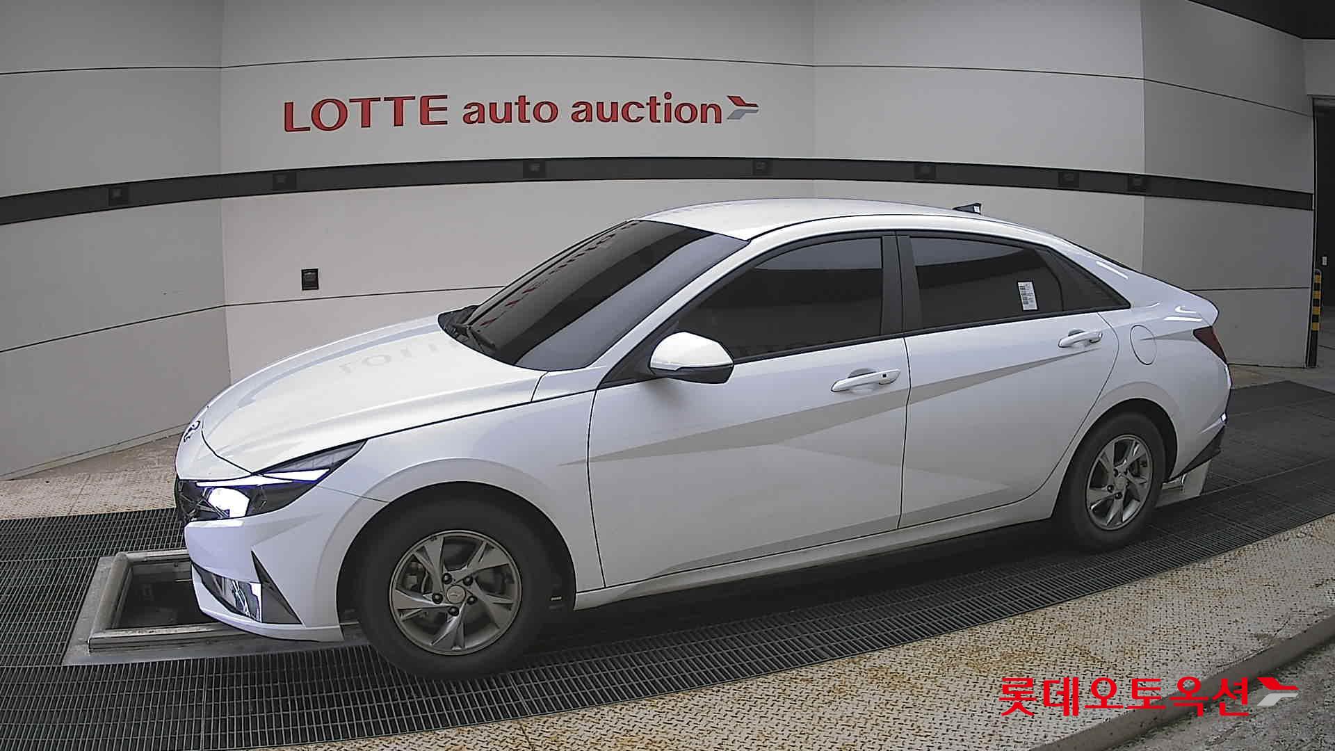 Hyundai Elantra - 12