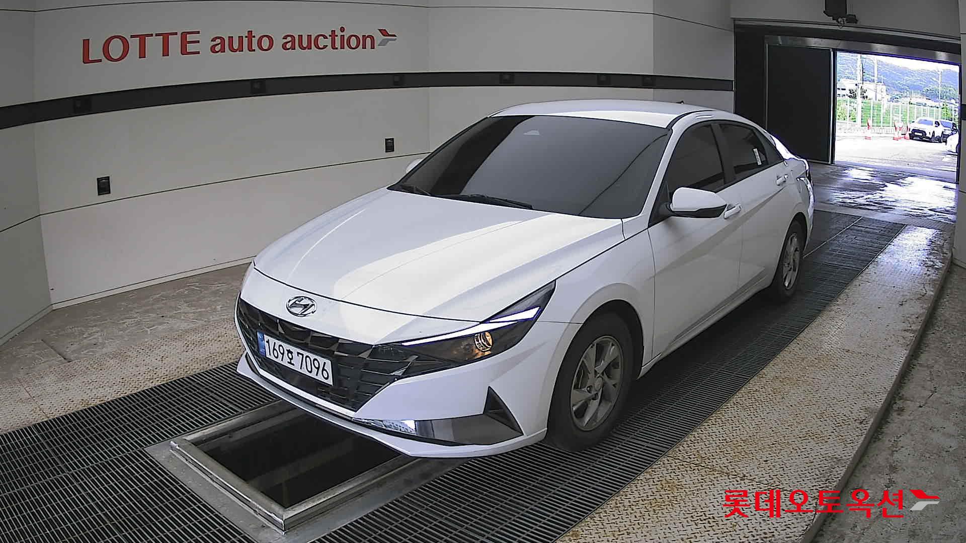 Hyundai Elantra - 3