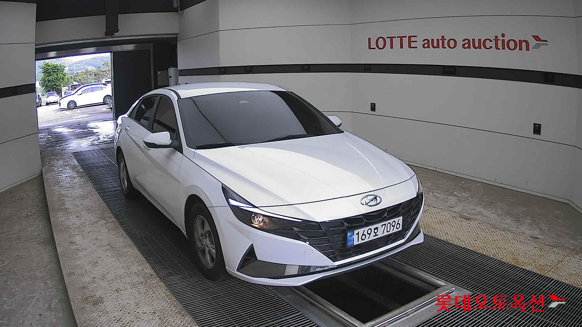 Hyundai Elantra - 24