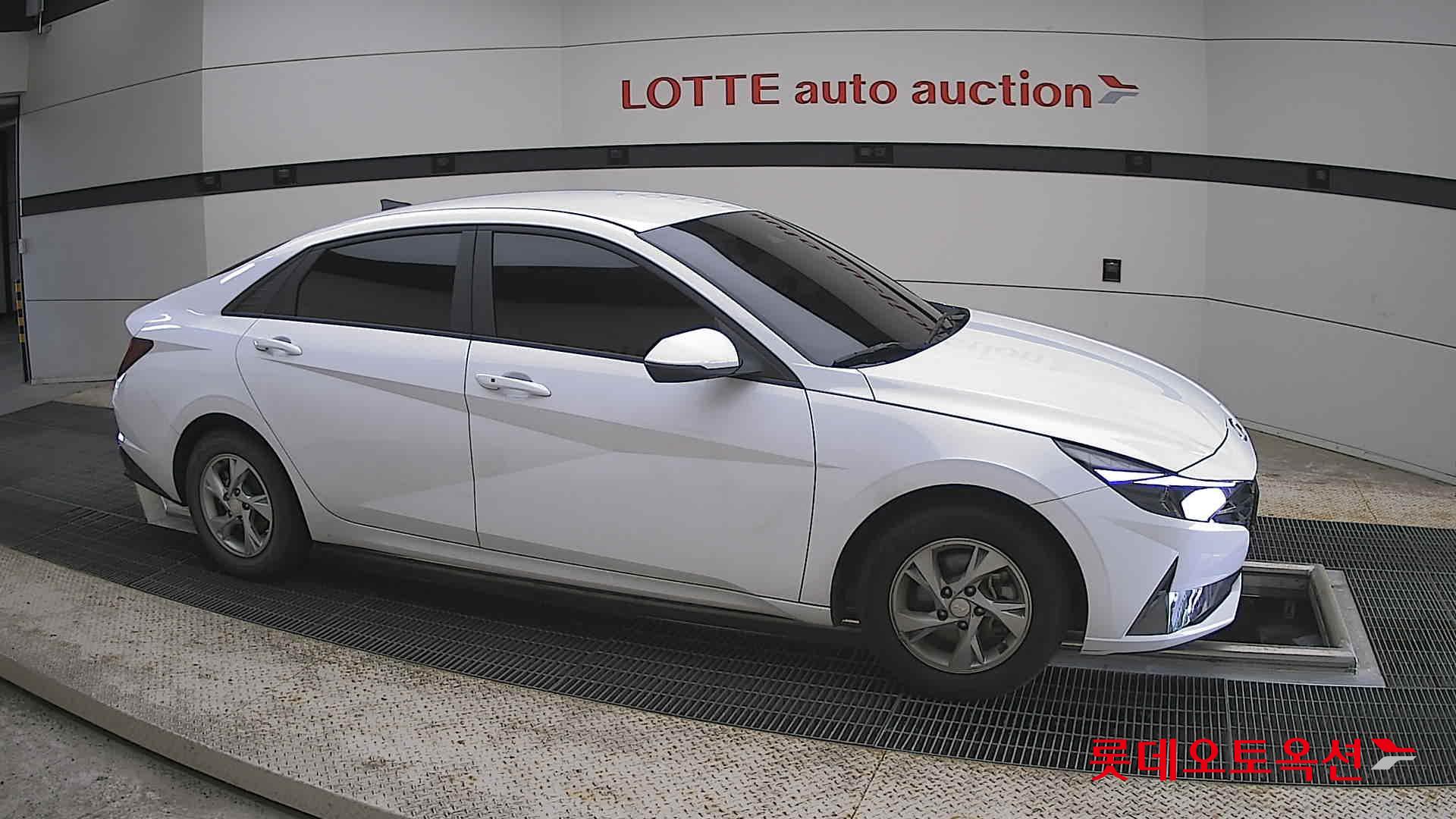 Hyundai Elantra - 22