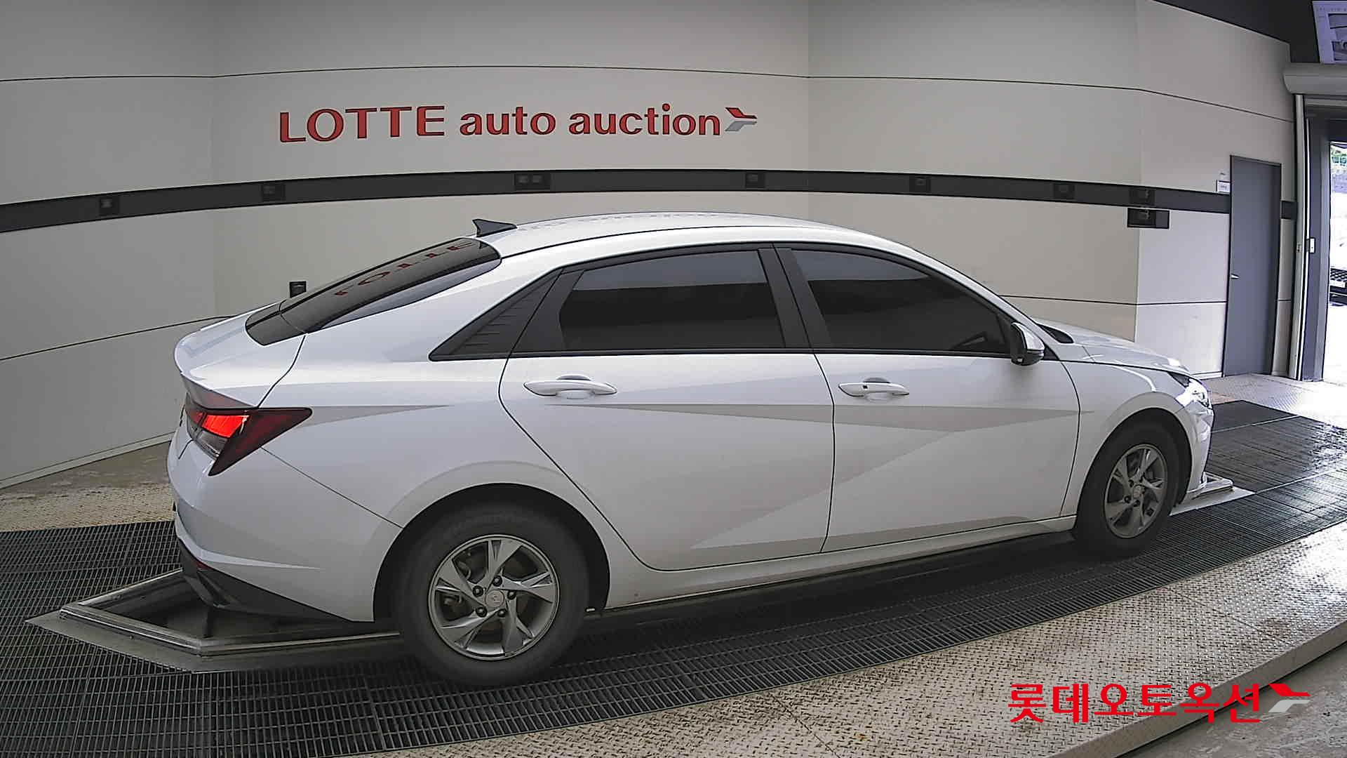 Hyundai Elantra - 20