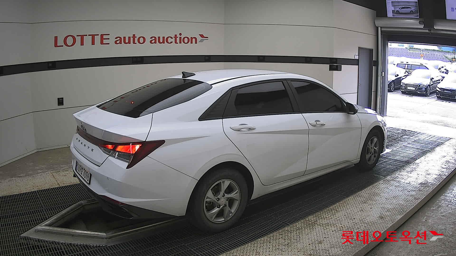 Hyundai Elantra - 19