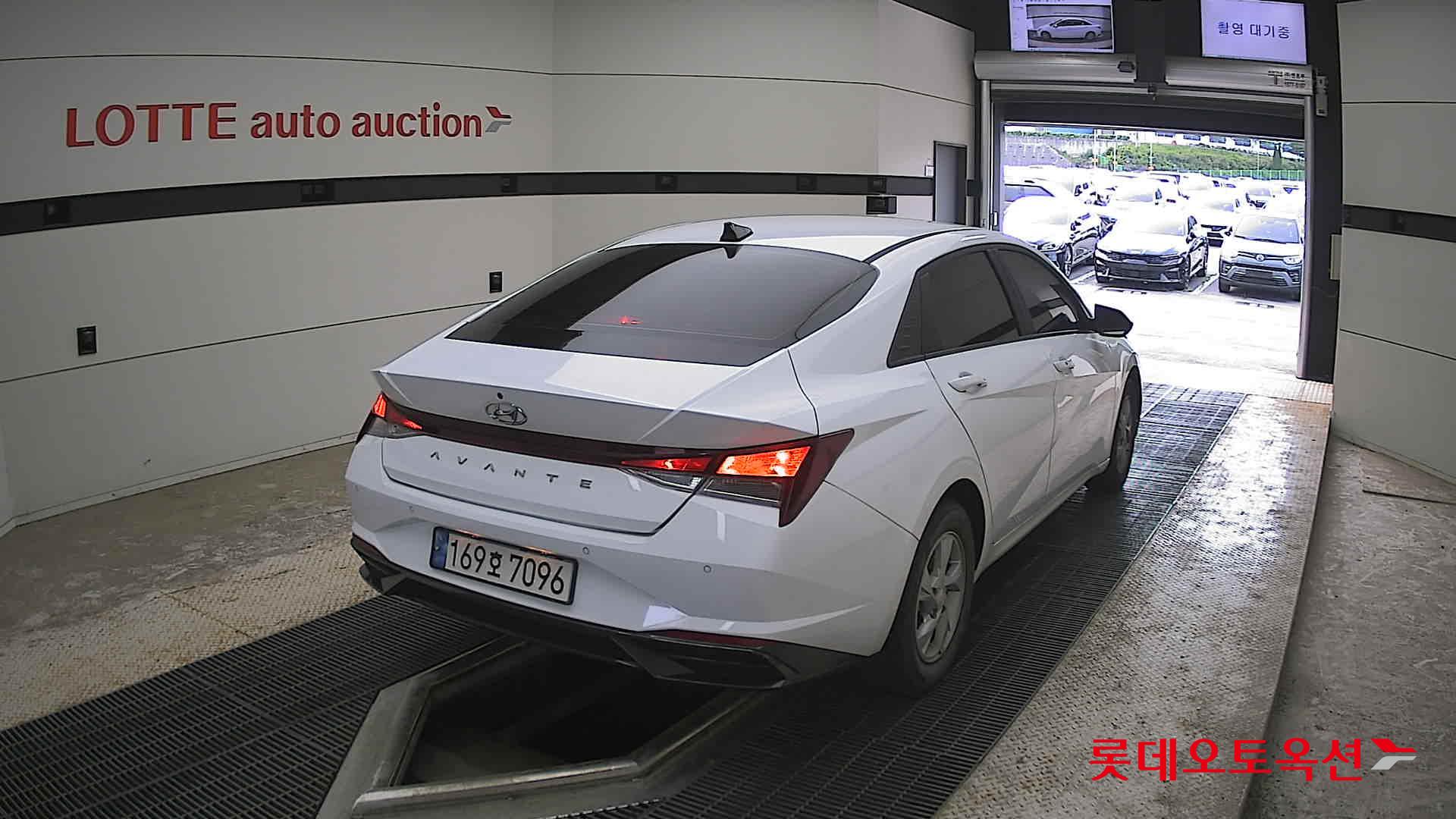 Hyundai Elantra - 18