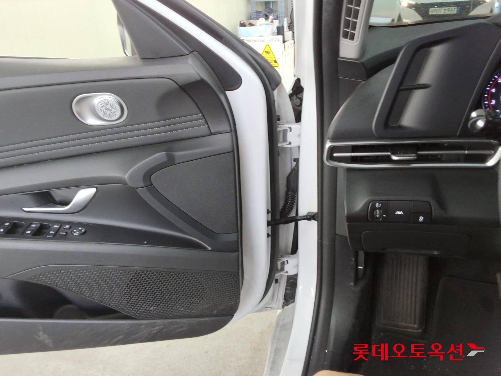 Hyundai Elantra - 29