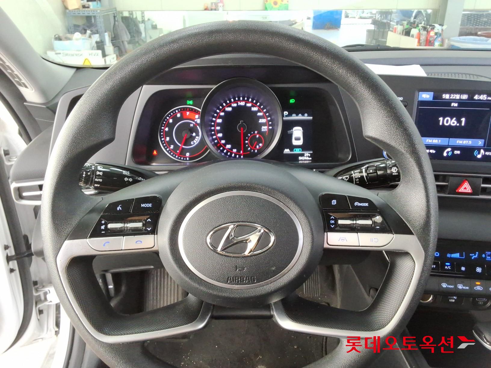 Hyundai Elantra - 30