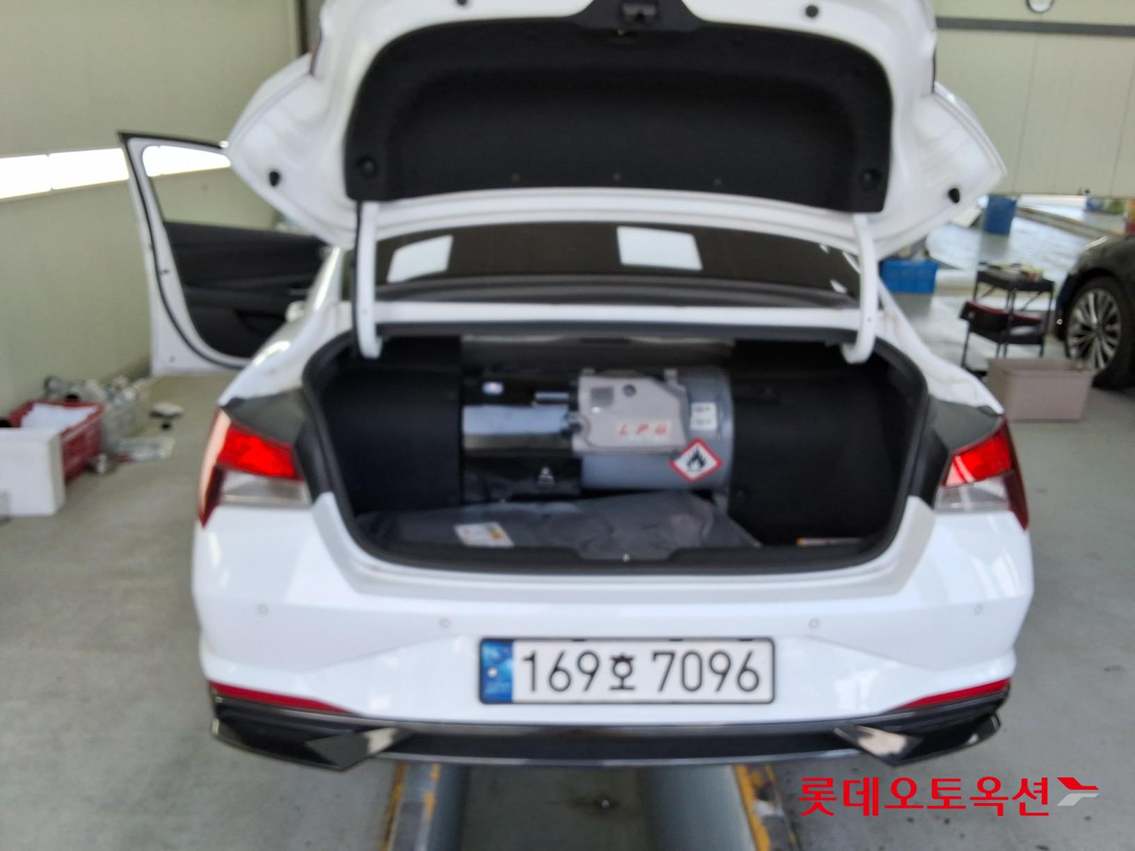 Hyundai Elantra - 9