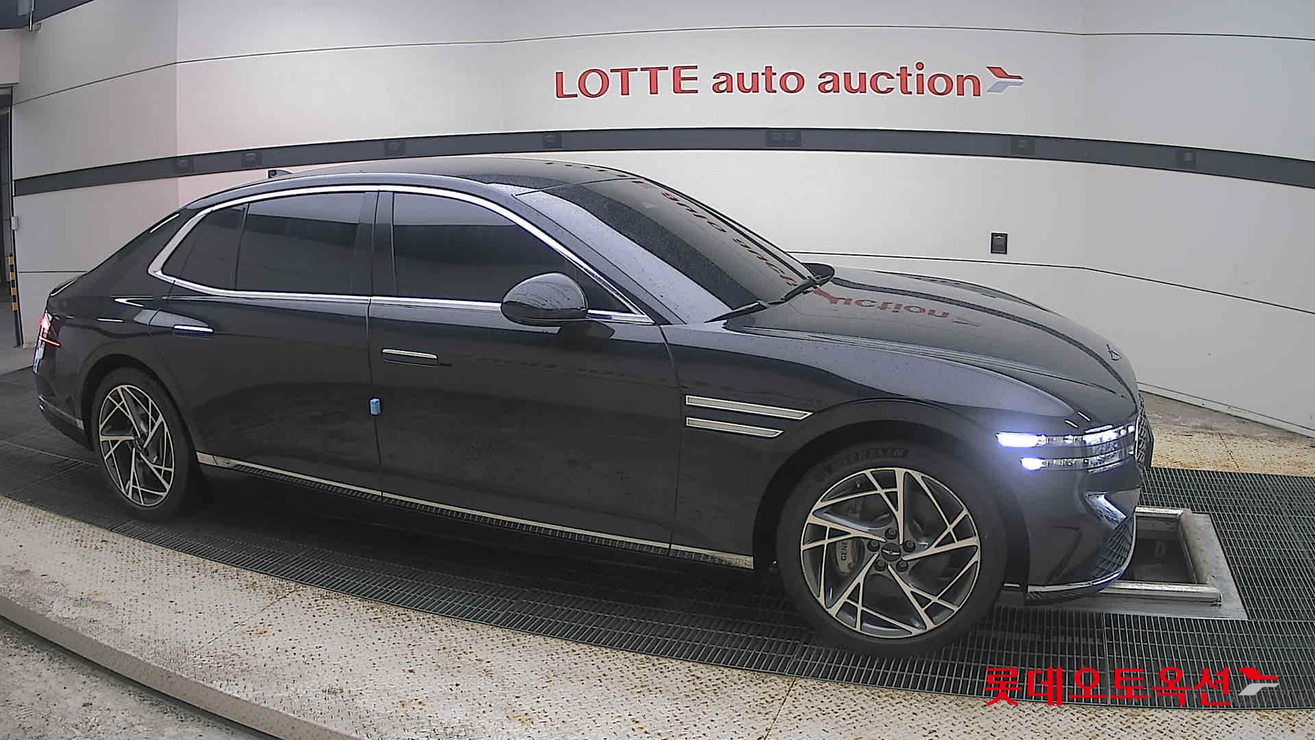 2022 - genesis g90